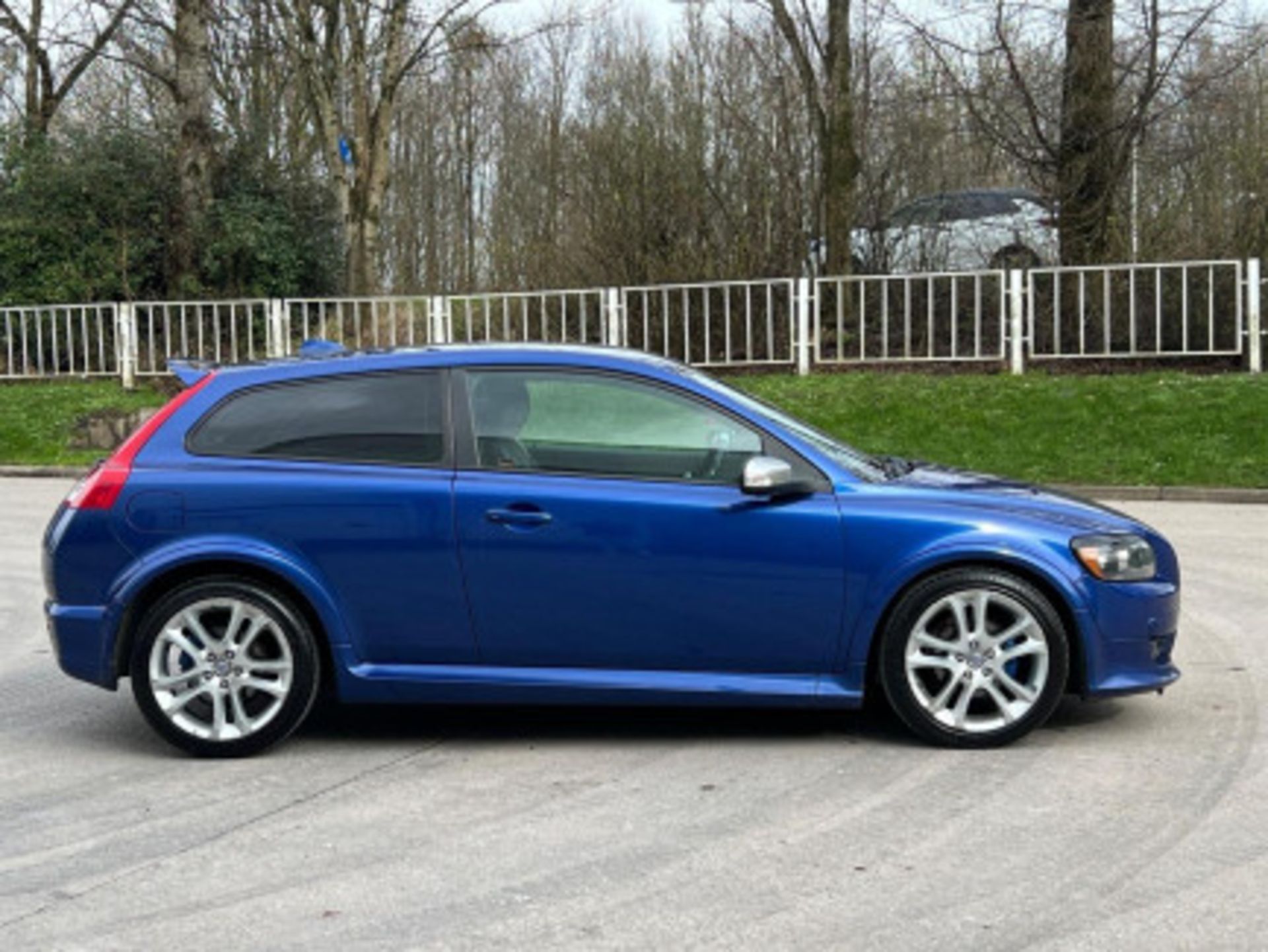 VOLVO C30 2.0D R-DESIGN SPORT 2DR - SPORTY AND LUXURIOUS COMPACT CAR >>--NO VAT ON HAMMER--<< - Image 39 of 103