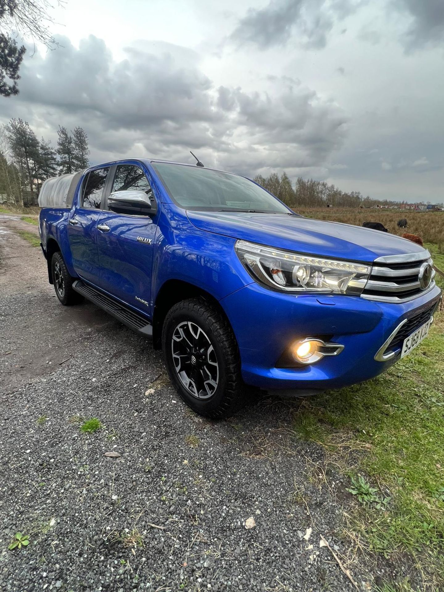 TOYOTA HILUX INVINCIBLE X AUTOMATIC 60K MILES - Image 4 of 15