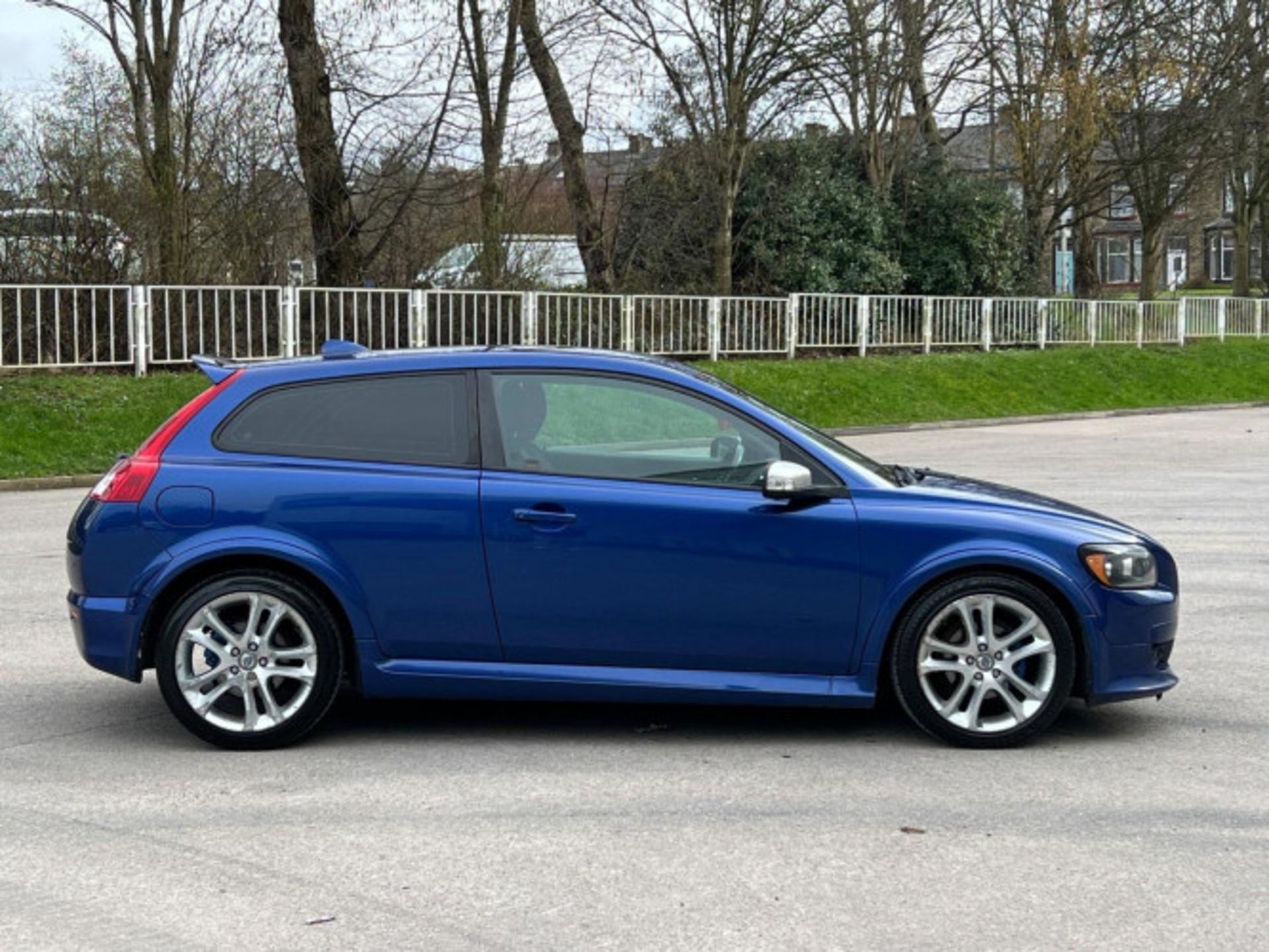 VOLVO C30 2.0D R-DESIGN SPORT 2DR - SPORTY AND LUXURIOUS COMPACT CAR >>--NO VAT ON HAMMER--<< - Image 97 of 103