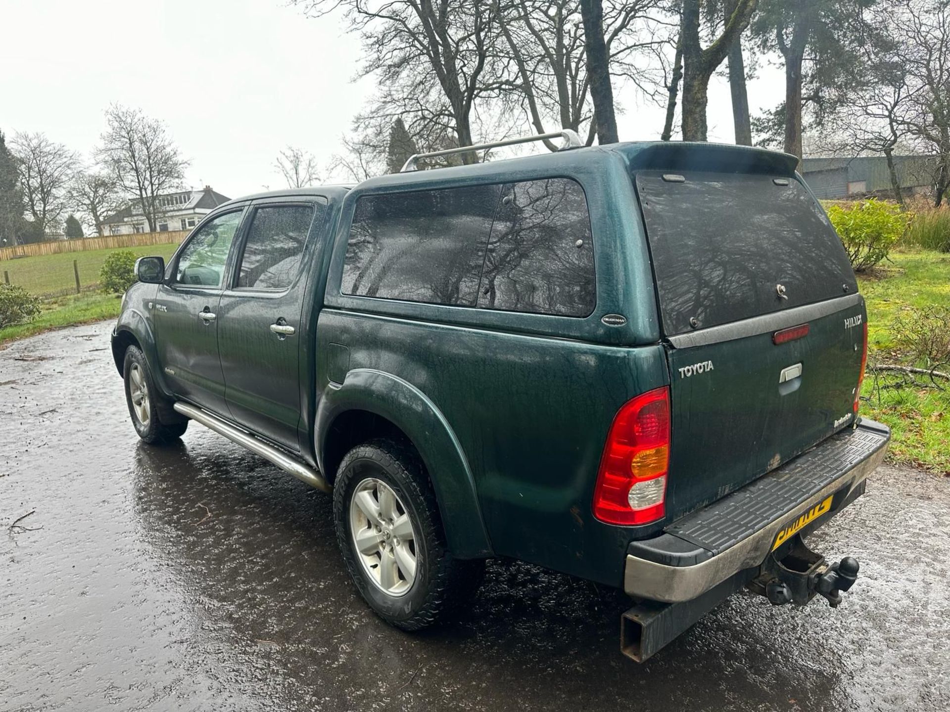 TOYOTA HILUX 3.0 INVINCIBLE DOUBLE CAB PICKUP TRUCK