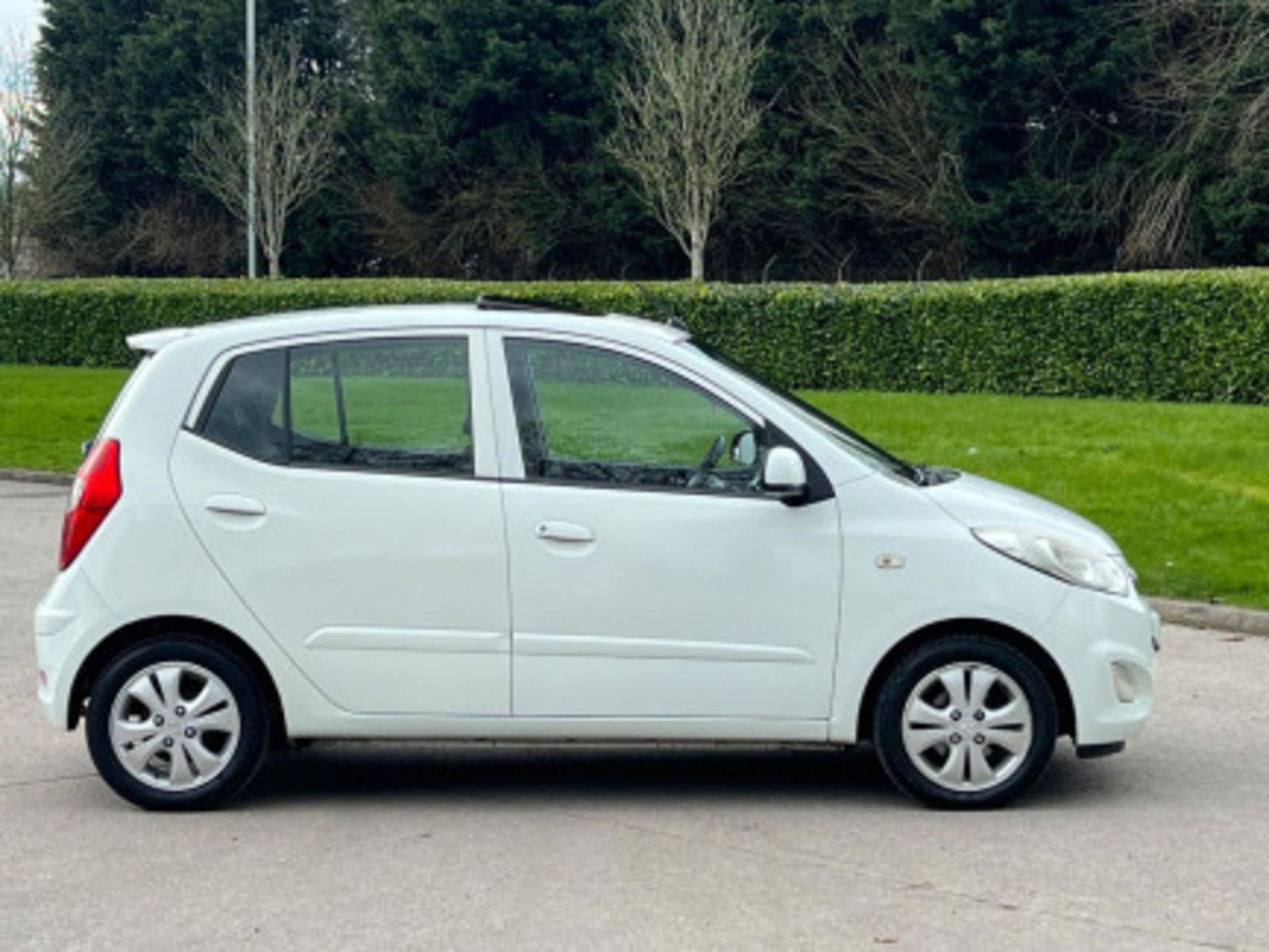 2011 HYUNDAI I10 1.2 STYLE EURO 5DR WHITE >>--NO VAT ON HAMMER--<< - Image 29 of 116