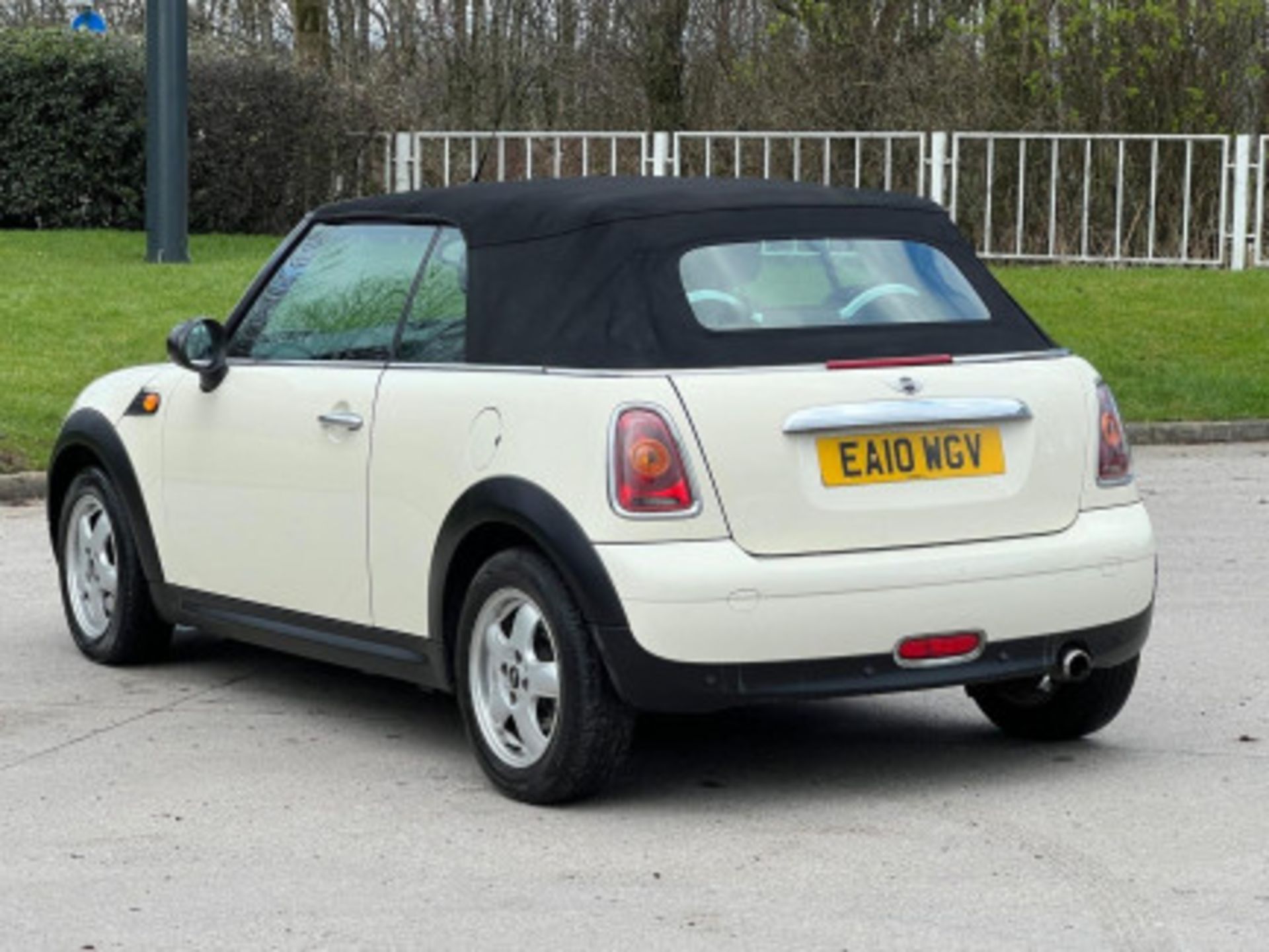 2010 MINI CONVERTIBLE ONE 1.6 - 92K MILES -WELL-MAINTAINED >--NO VAT ON HAMMER--<< - Image 33 of 95