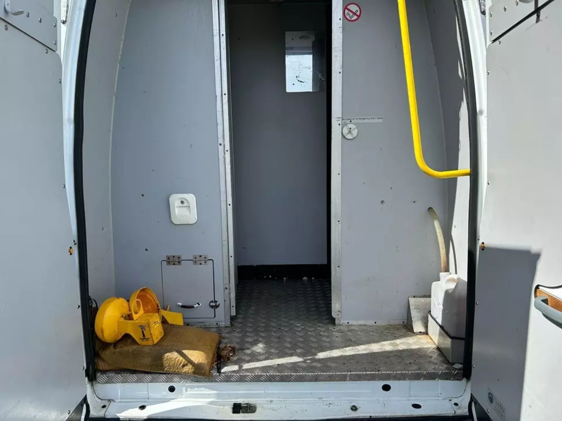 EFFICIENT AND FEATURE-PACKED 2014 FORD TRANSIT WELFARE VAN - IDEAL FOR ON-SITE OPERATIONS! - Image 4 of 13