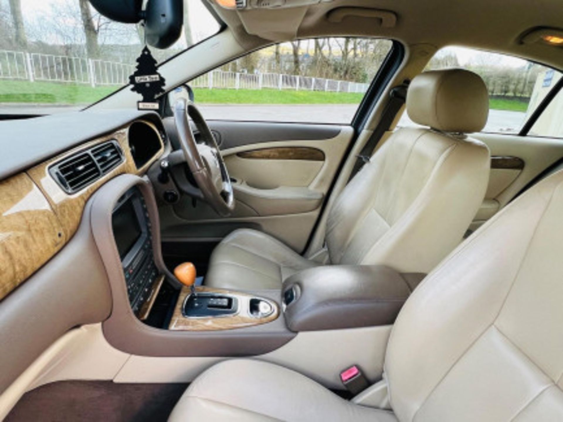 LUXURY JAGUAR S-TYPE SE DIESEL AUTO - A SOPHISTICATED SEDAN >>--NO VAT ON HAMMER--<< - Image 15 of 131