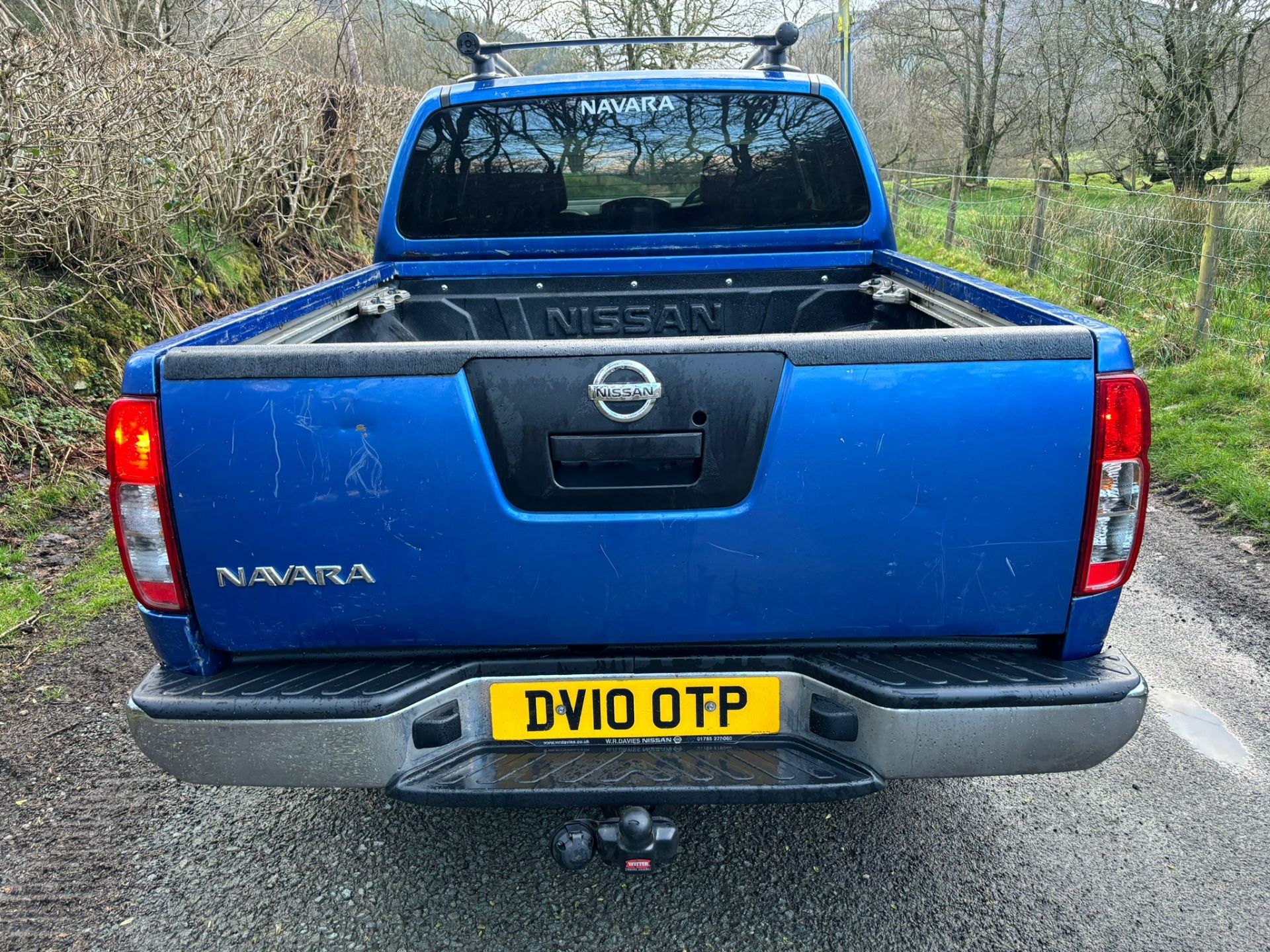 NISSAN NAVARA D40 DOUBLE CAB PICKUP TRUCK 2010 TEKNA - Image 10 of 13