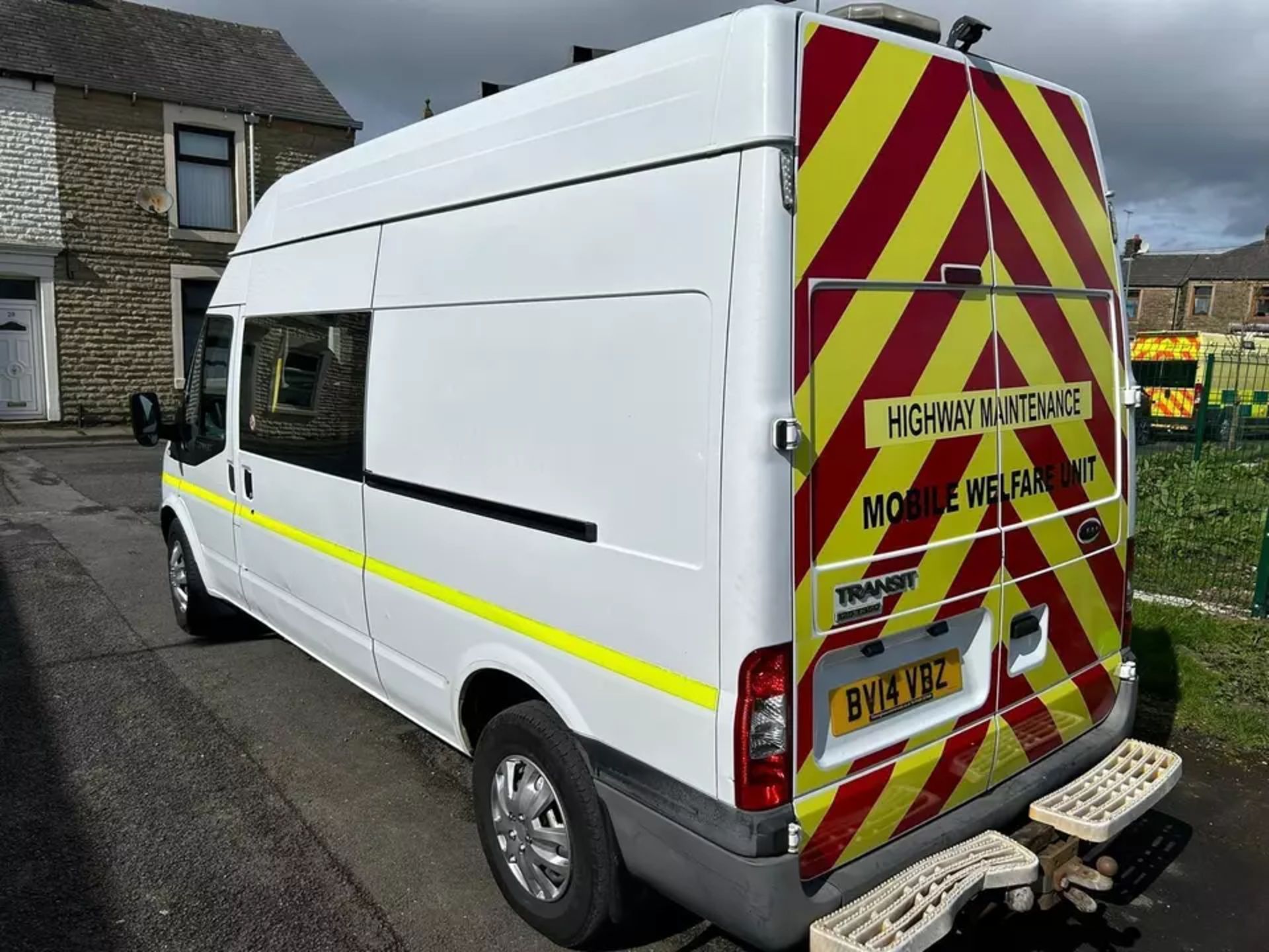 EFFICIENT AND FEATURE-PACKED 2014 FORD TRANSIT WELFARE VAN - IDEAL FOR ON-SITE OPERATIONS! - Image 9 of 13