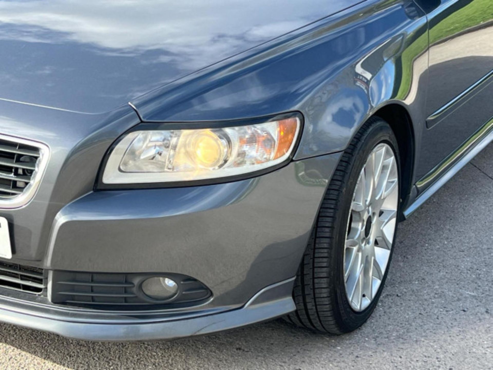 >>--NO VAT ON HAMMER--<< VOLVO S40 2.0 DIESEL SPORT: A RELIABLE AND WELL-MAINTAINED SALOON - Image 110 of 133