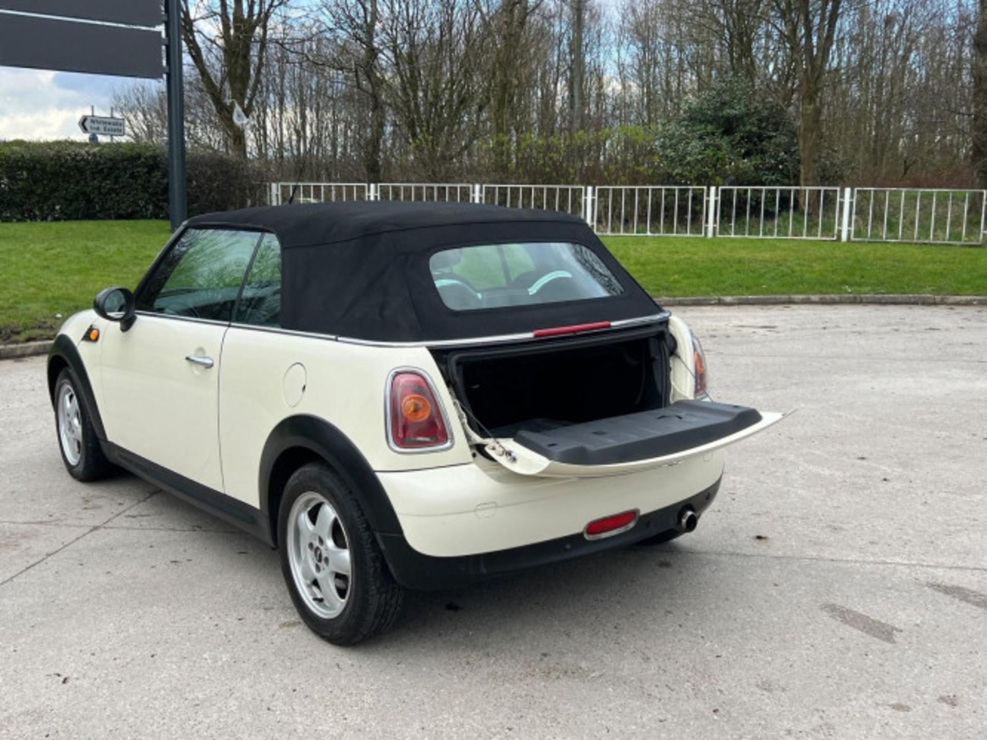 2010 MINI CONVERTIBLE ONE 1.6 - 92K MILES -WELL-MAINTAINED >--NO VAT ON HAMMER--<< - Bild 83 aus 95