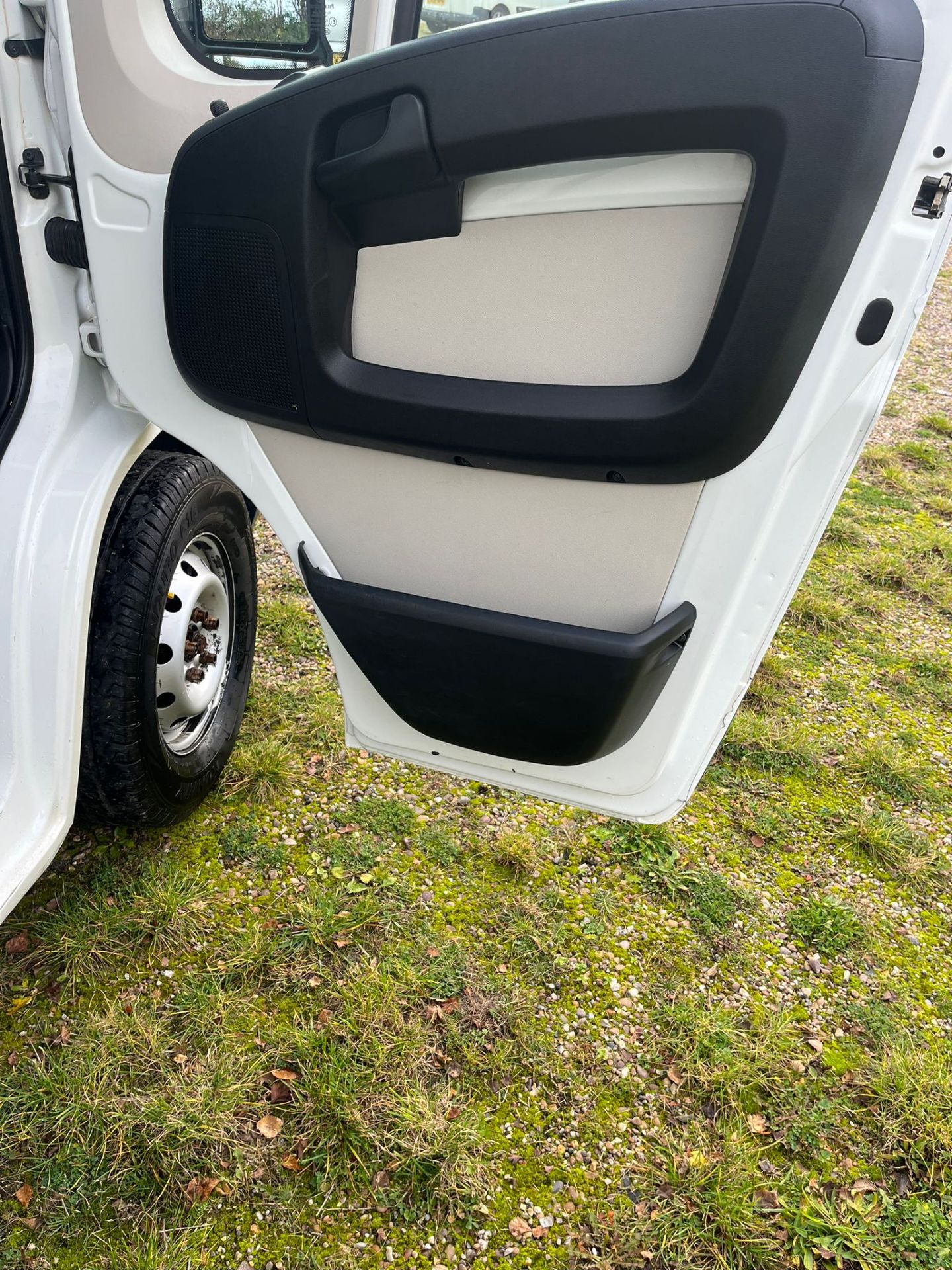 ONE OWNER GEM: 2018 PEUGEOT BOXER BOX VAN - Image 3 of 18