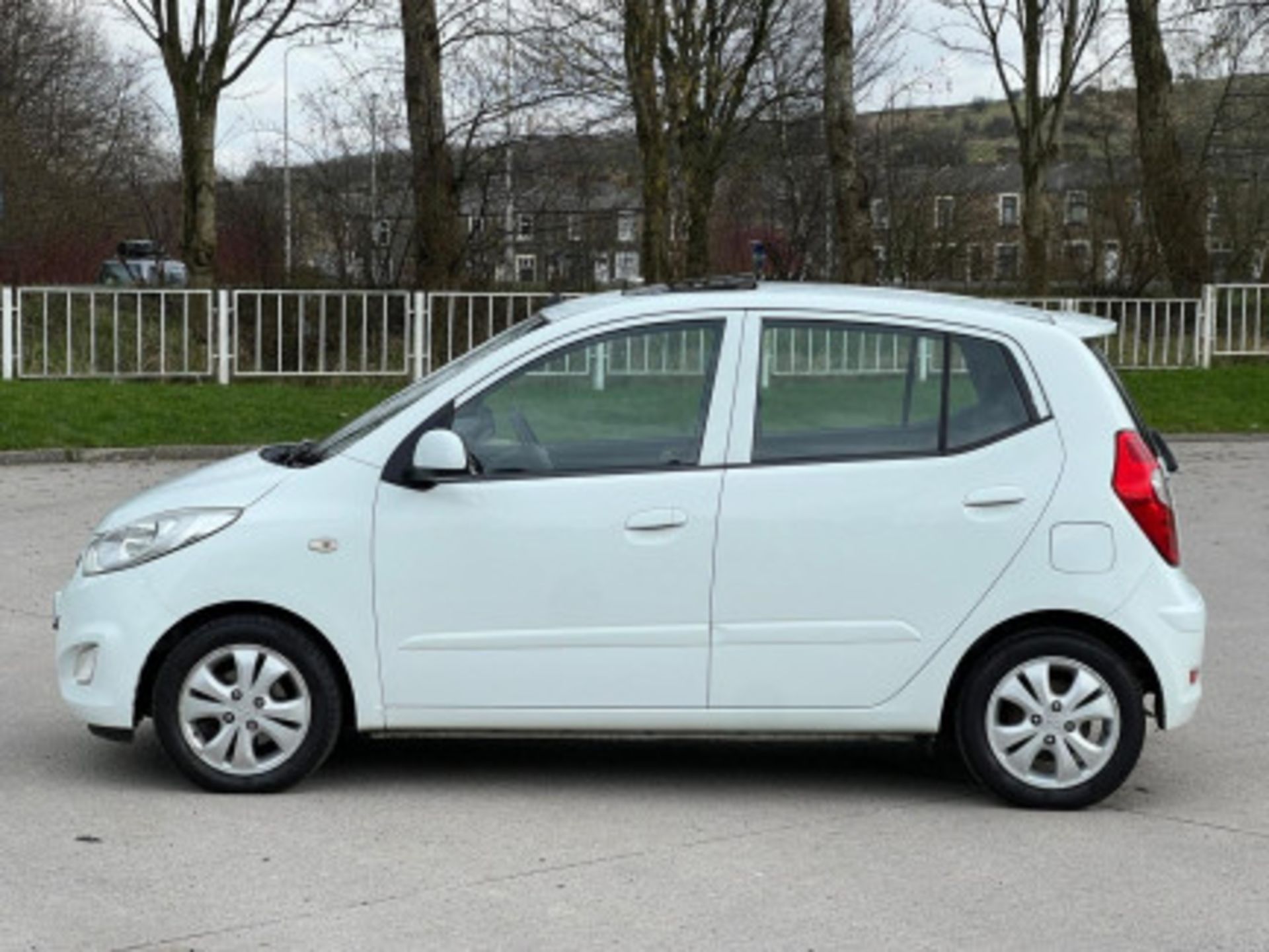 2011 HYUNDAI I10 1.2 STYLE EURO 5DR WHITE >>--NO VAT ON HAMMER--<< - Image 34 of 116