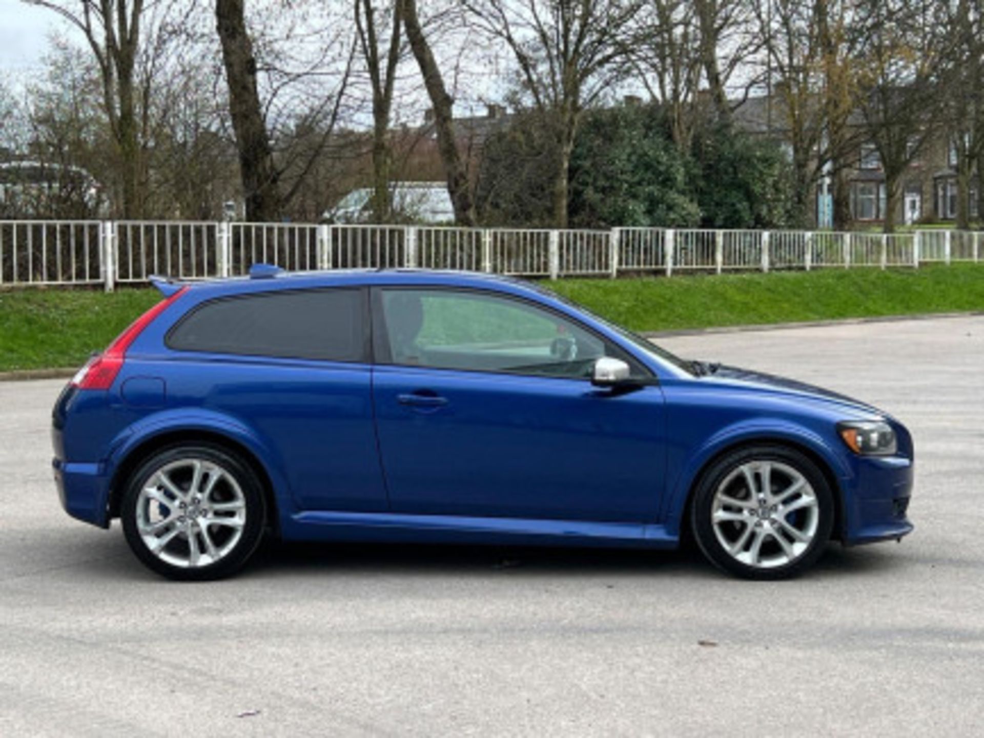 VOLVO C30 2.0D R-DESIGN SPORT 2DR - SPORTY AND LUXURIOUS COMPACT CAR >>--NO VAT ON HAMMER--<< - Image 44 of 103