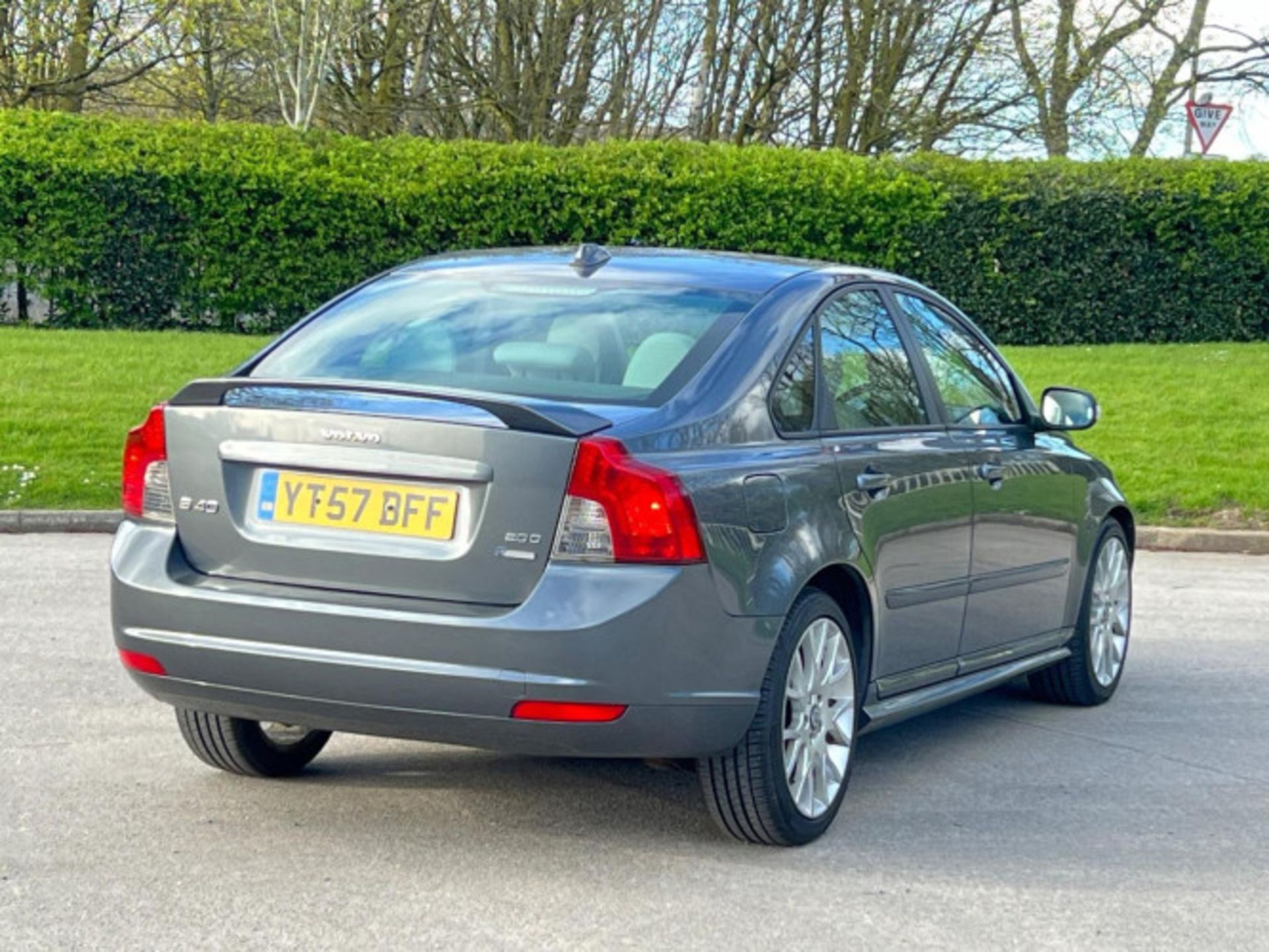 >>--NO VAT ON HAMMER--<< VOLVO S40 2.0 DIESEL SPORT: A RELIABLE AND WELL-MAINTAINED SALOON - Image 128 of 133