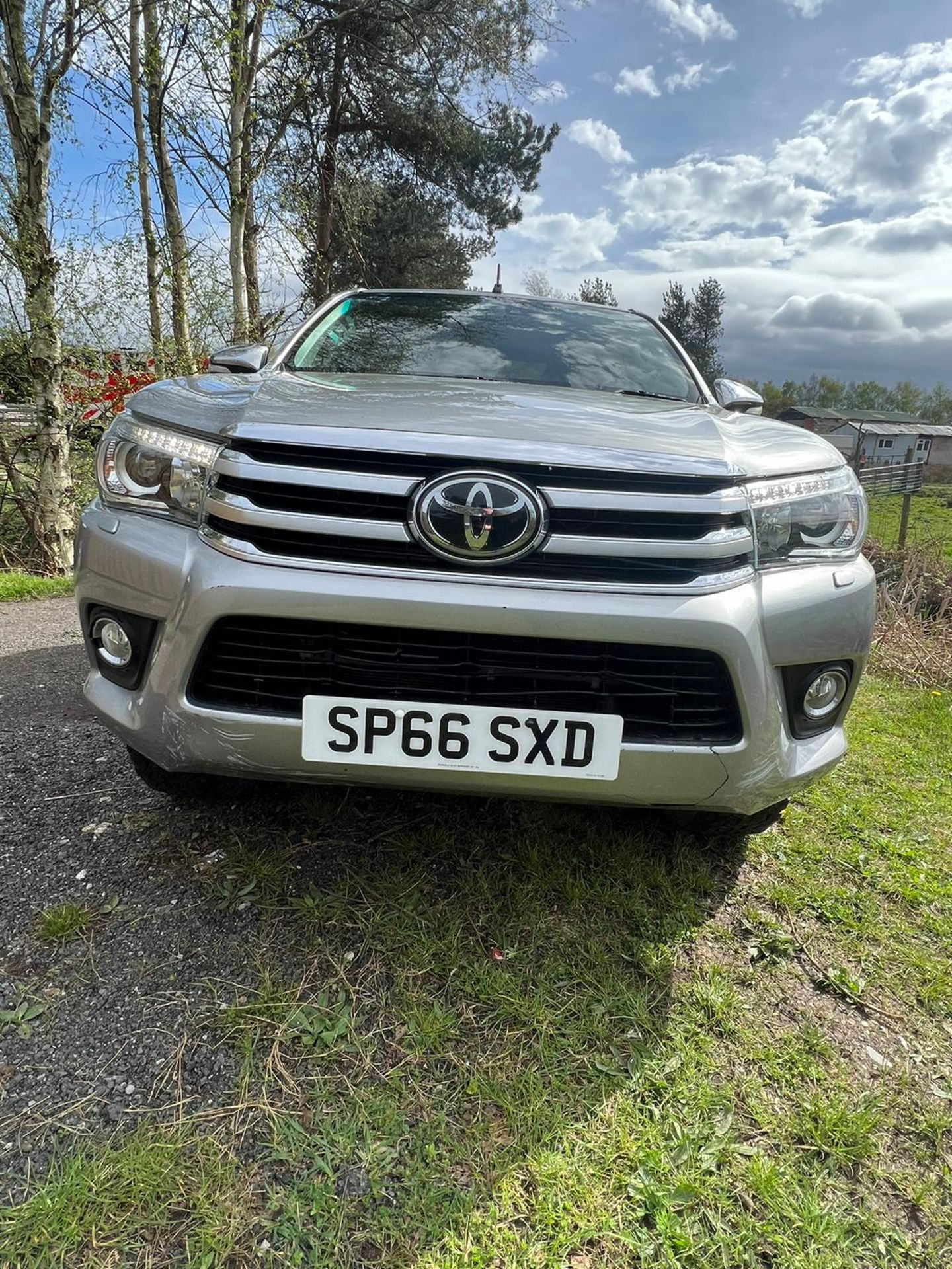 TOYOTA HILUX INVINCIBLE - Image 11 of 25