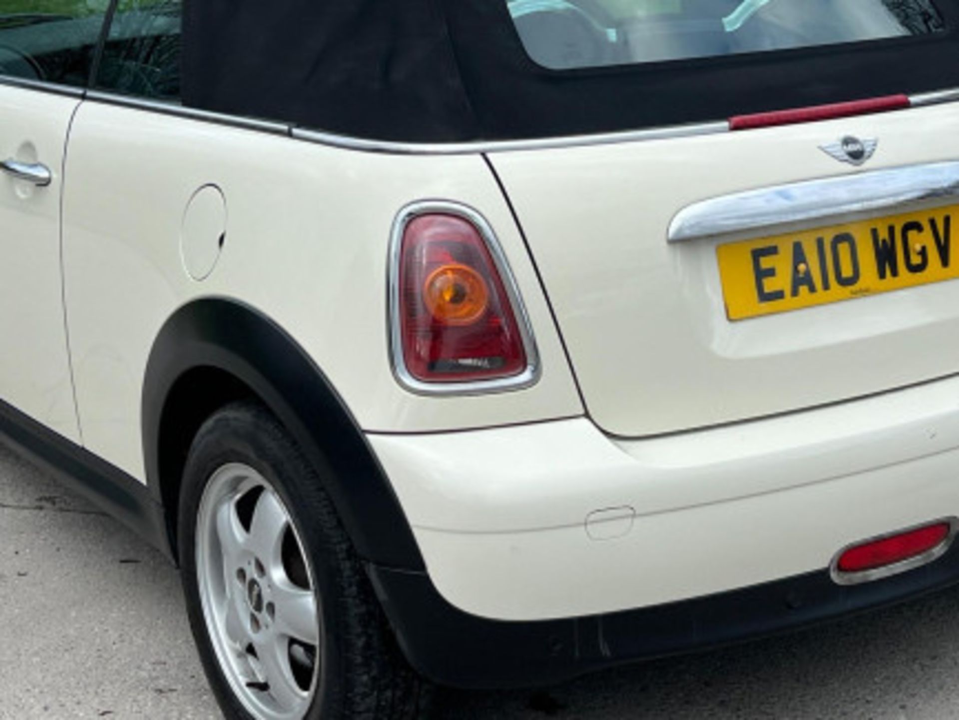 2010 MINI CONVERTIBLE ONE 1.6 - 92K MILES -WELL-MAINTAINED >--NO VAT ON HAMMER--<< - Image 17 of 95