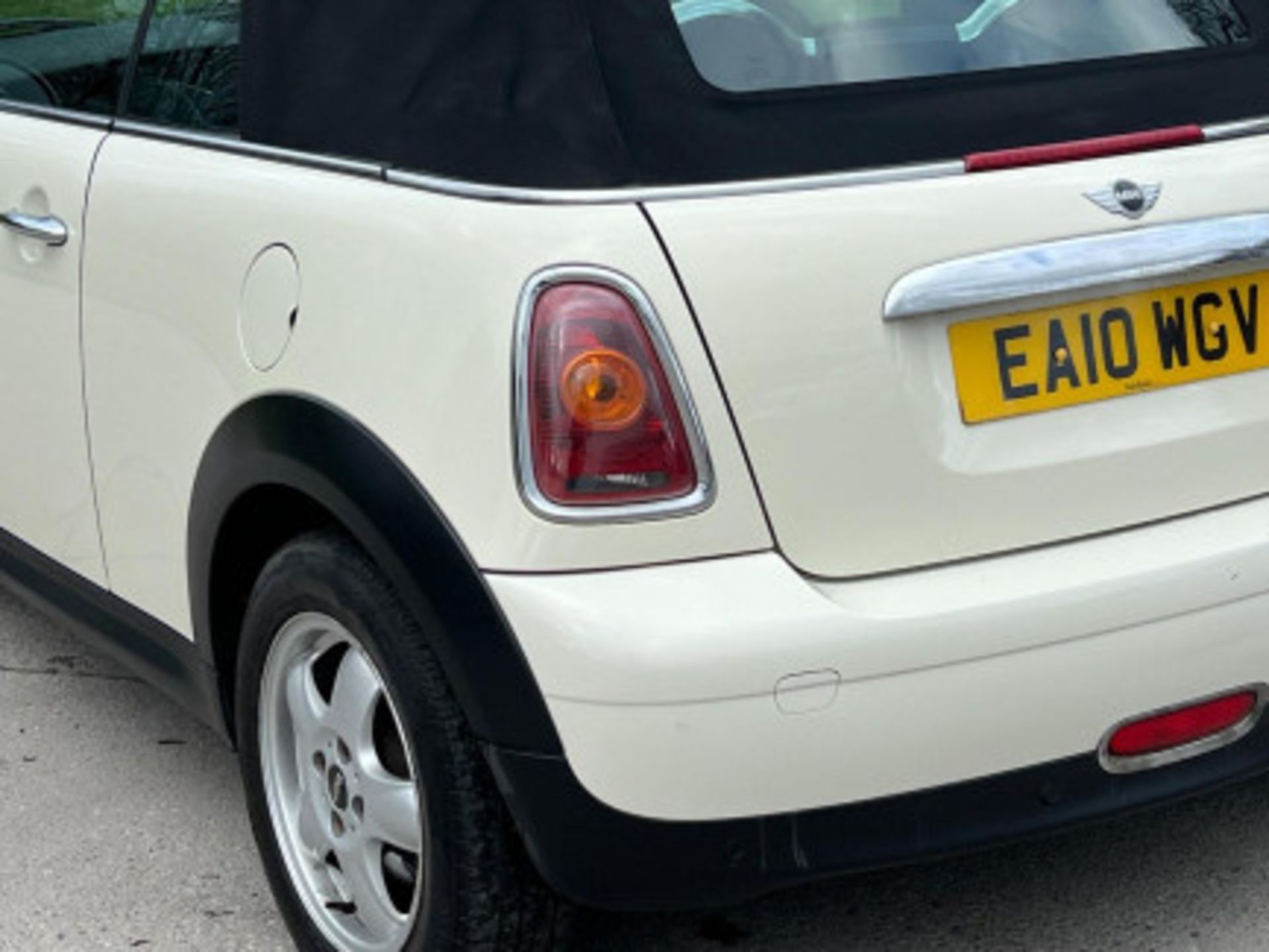 2010 MINI CONVERTIBLE ONE 1.6 - 92K MILES -WELL-MAINTAINED >--NO VAT ON HAMMER--<< - Bild 17 aus 95