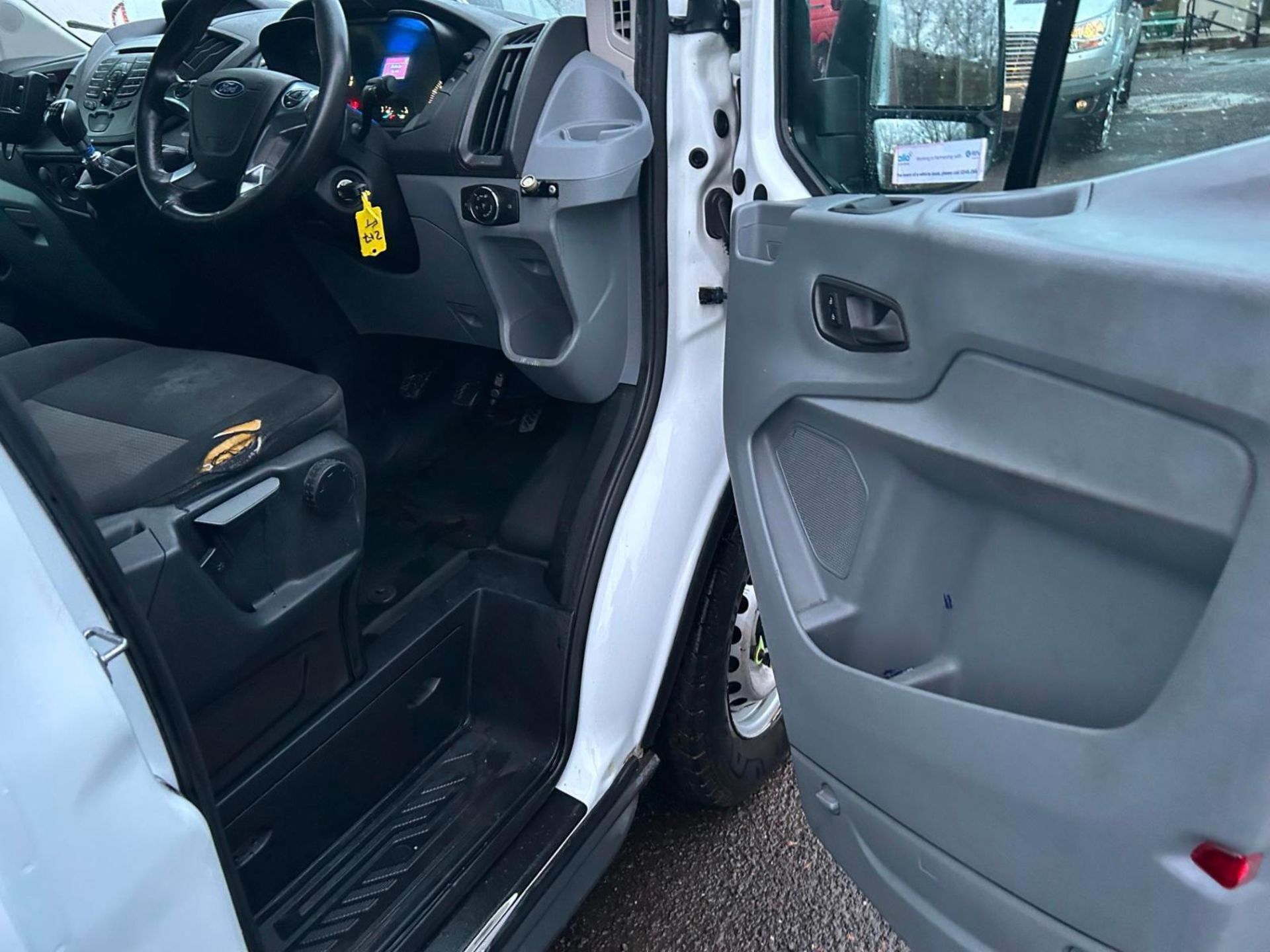 YEAR 2018 MAKE FORD MODEL TRANSIT LONG WHEEL BASE PANEL VAN - Image 8 of 13