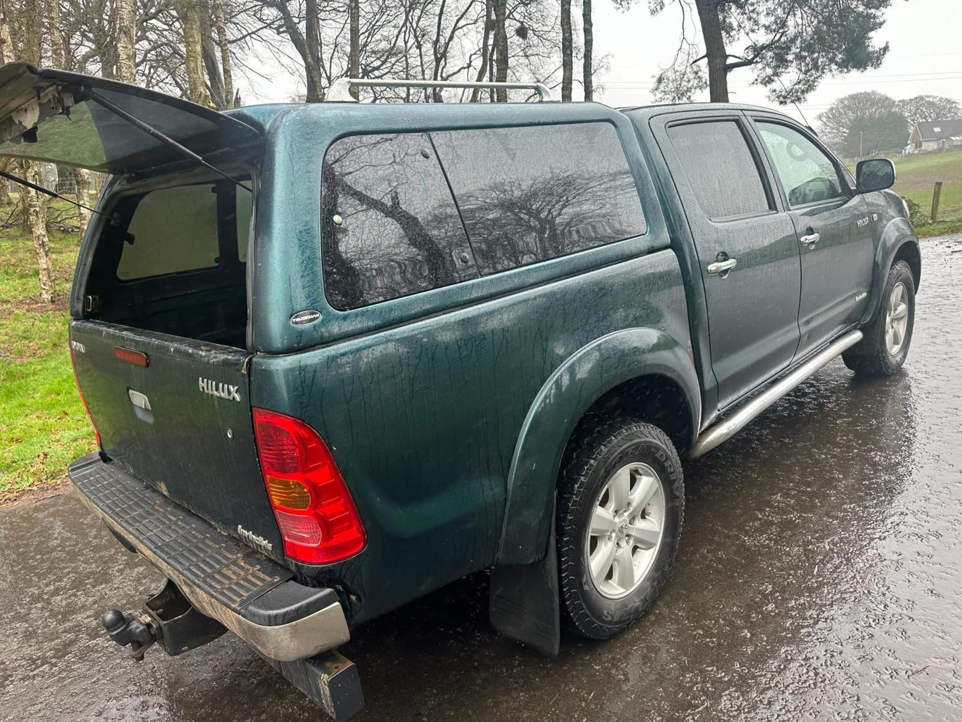 TOYOTA HILUX 3.0 INVINCIBLE DOUBLE CAB PICKUP TRUCK - Image 11 of 11