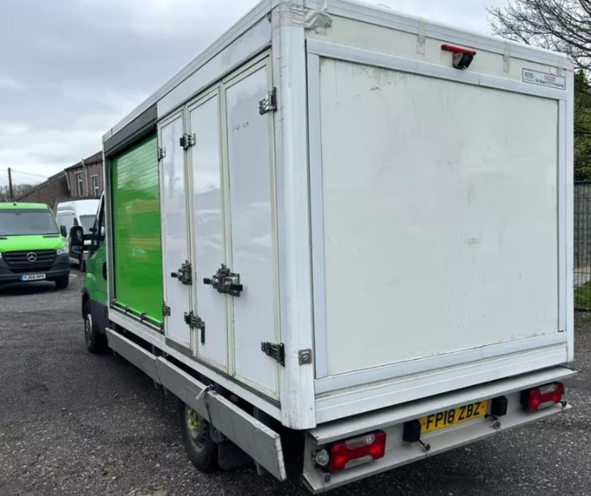 EXCEPTIONAL PERFORMANCE AND VERSATILITY: 2018 IVECO DAILY 35S12 CHASSIS CAB - Image 9 of 10