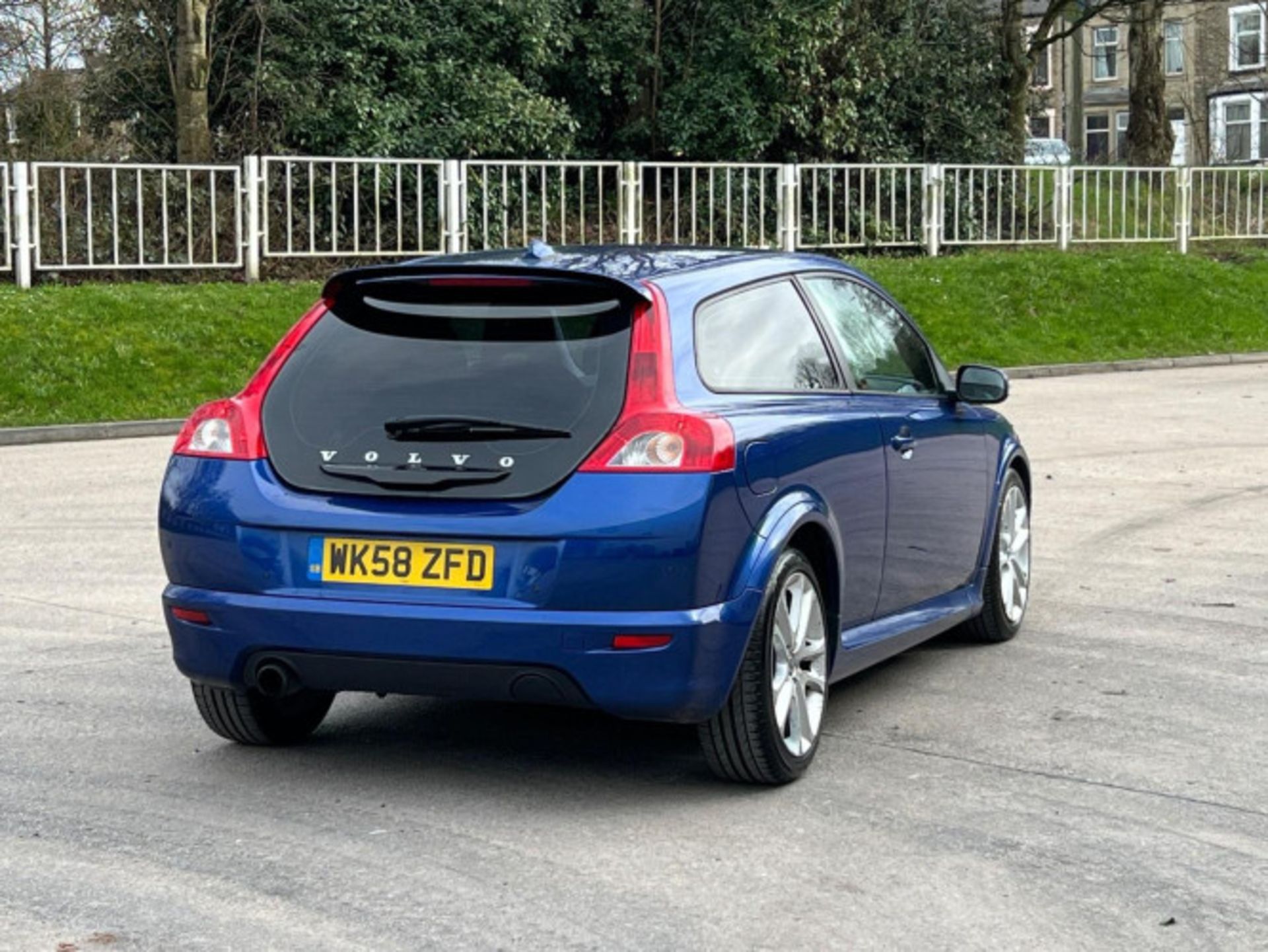 VOLVO C30 2.0D R-DESIGN SPORT 2DR - SPORTY AND LUXURIOUS COMPACT CAR >>--NO VAT ON HAMMER--<< - Image 98 of 103