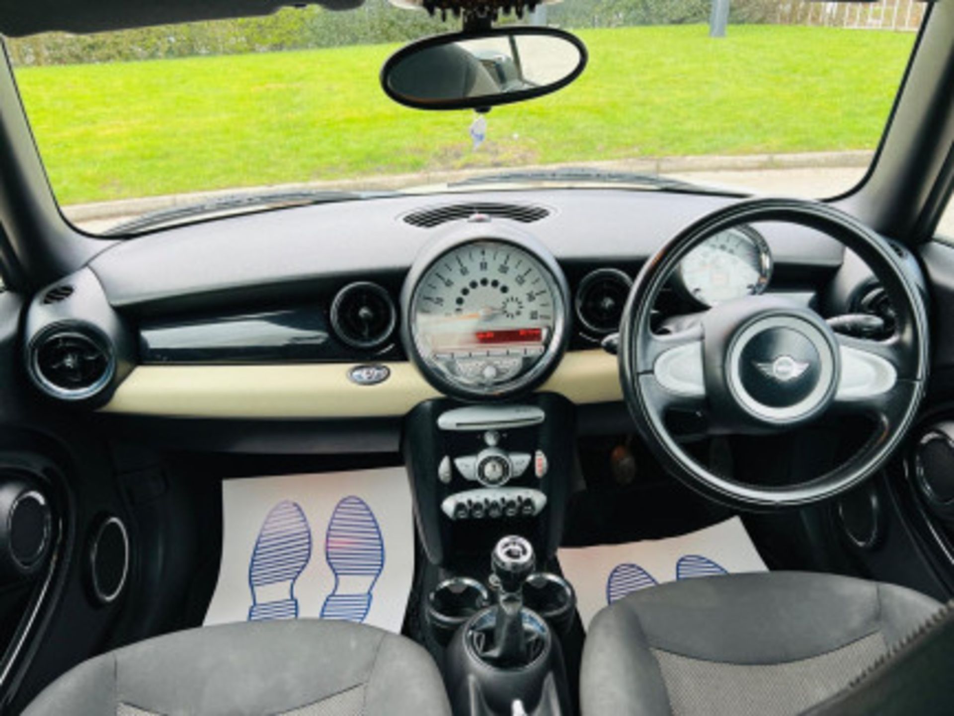 2010 MINI CONVERTIBLE ONE 1.6 - 92K MILES -WELL-MAINTAINED >--NO VAT ON HAMMER--<< - Bild 2 aus 95