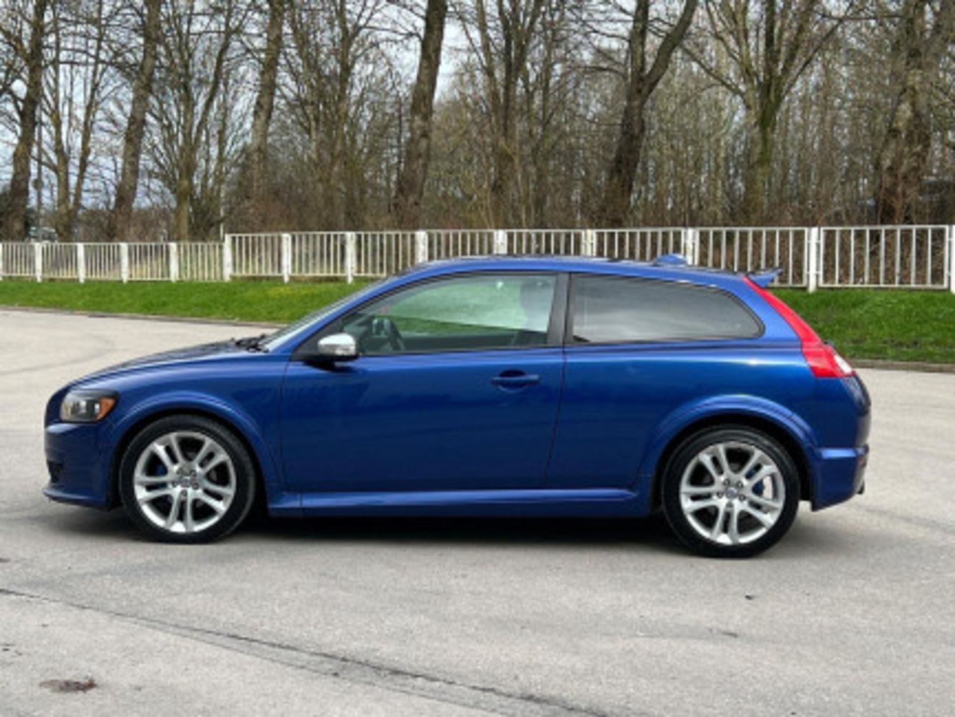 VOLVO C30 2.0D R-DESIGN SPORT 2DR - SPORTY AND LUXURIOUS COMPACT CAR >>--NO VAT ON HAMMER--<< - Image 37 of 103