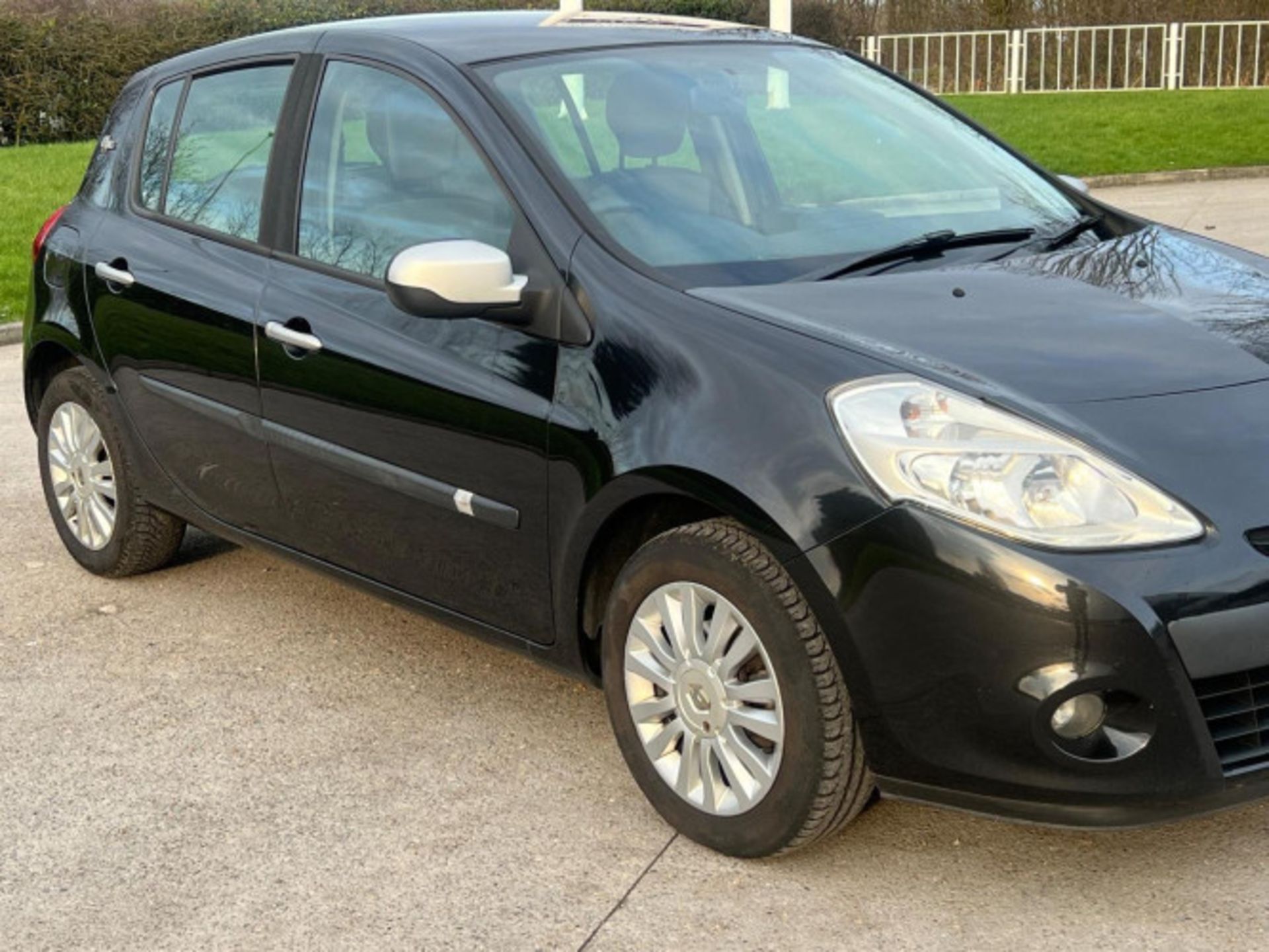 2009 RENAULT CLIO 1.2 16V EXPRESSION 5DR >>--NO VAT ON HAMMER--<< - Image 100 of 111