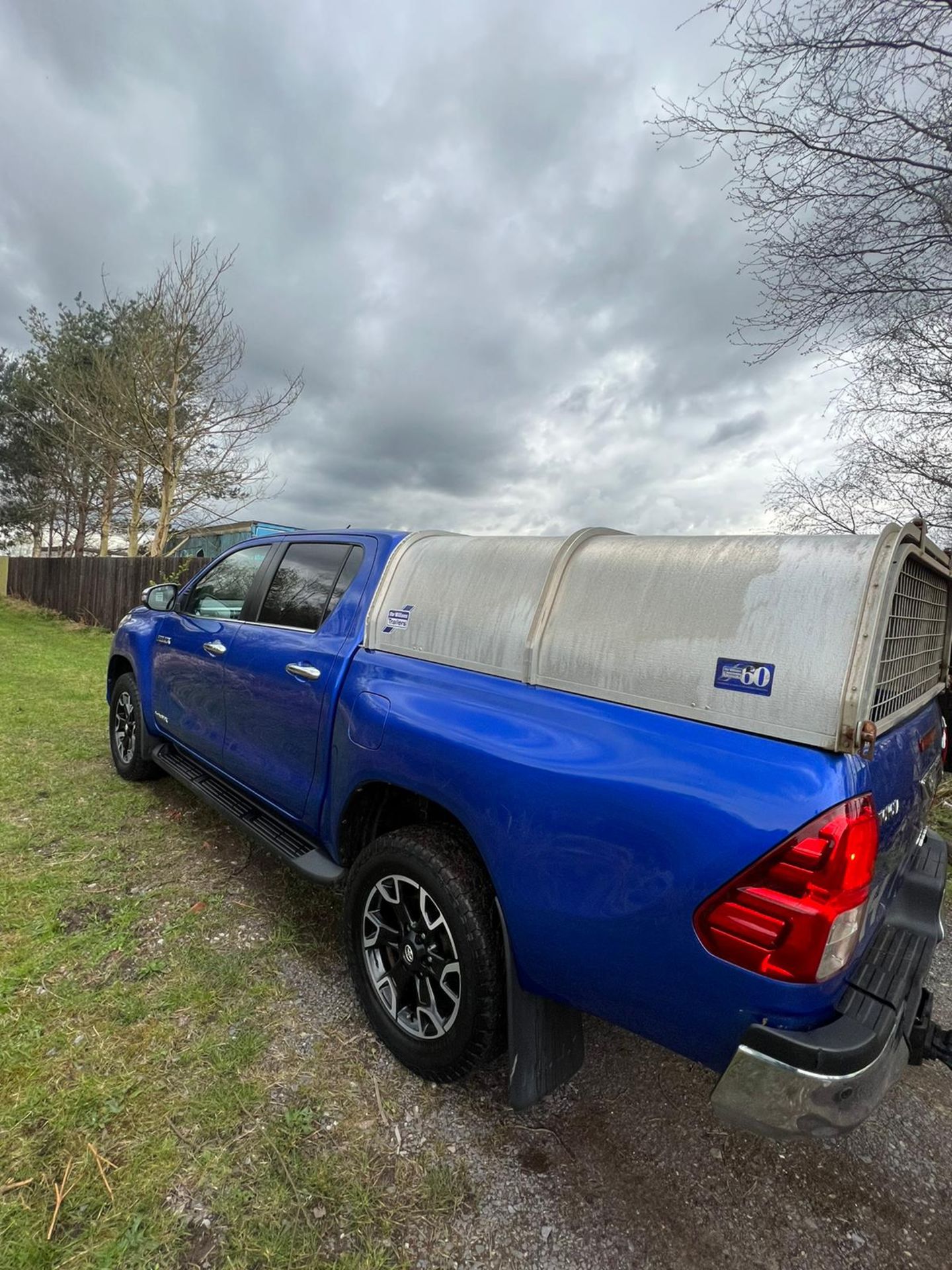 TOYOTA HILUX INVINCIBLE X AUTOMATIC 60K MILES - Image 8 of 15