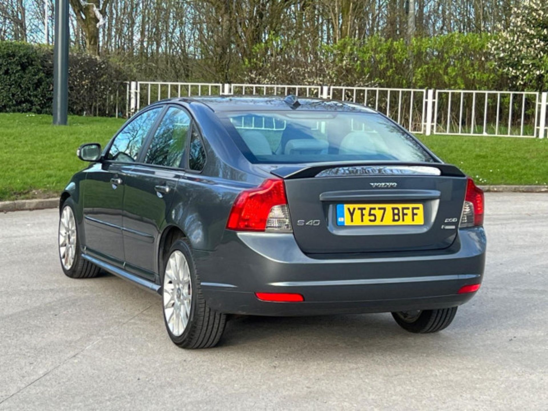 >>--NO VAT ON HAMMER--<< VOLVO S40 2.0 DIESEL SPORT: A RELIABLE AND WELL-MAINTAINED SALOON - Image 123 of 133