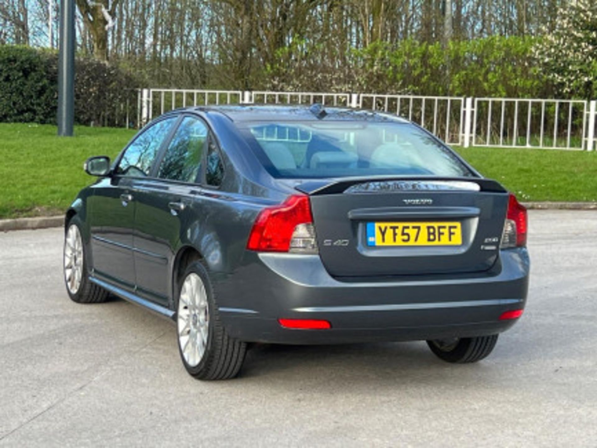 >>--NO VAT ON HAMMER--<< VOLVO S40 2.0 DIESEL SPORT: A RELIABLE AND WELL-MAINTAINED SALOON - Image 49 of 133
