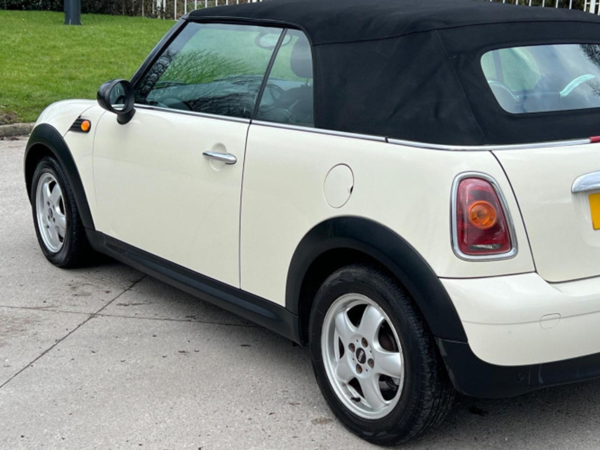 2010 MINI CONVERTIBLE ONE 1.6 - 92K MILES -WELL-MAINTAINED >--NO VAT ON HAMMER--<< - Bild 78 aus 95