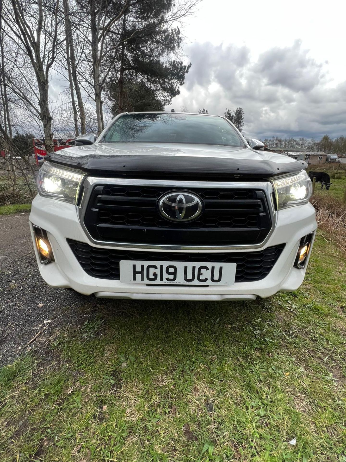 TOYOTA HILUX INVINCIBLE X AUTO LEATHER TOW BAR - Image 10 of 13
