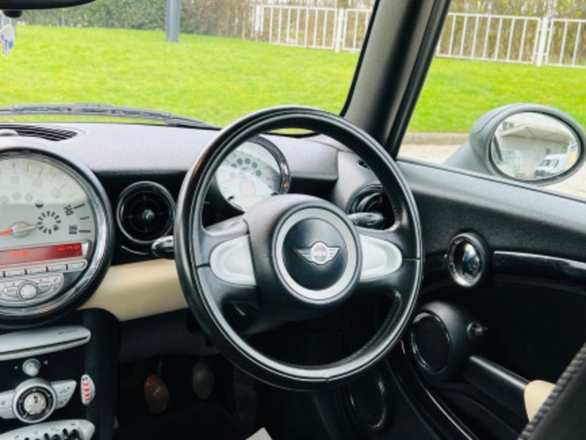 2010 MINI CONVERTIBLE ONE 1.6 - 92K MILES -WELL-MAINTAINED >--NO VAT ON HAMMER--<< - Bild 44 aus 95