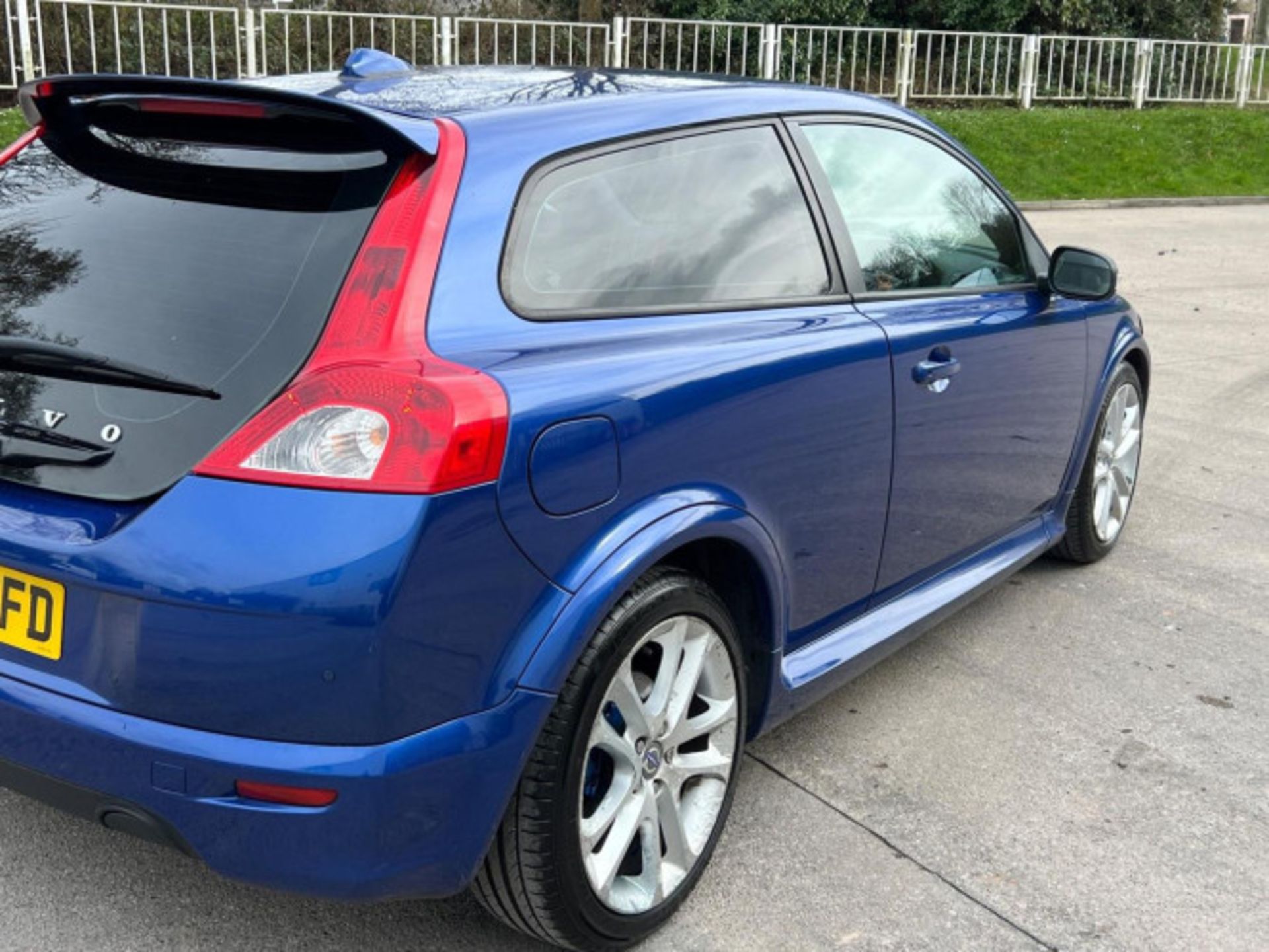 VOLVO C30 2.0D R-DESIGN SPORT 2DR - SPORTY AND LUXURIOUS COMPACT CAR >>--NO VAT ON HAMMER--<< - Image 85 of 103