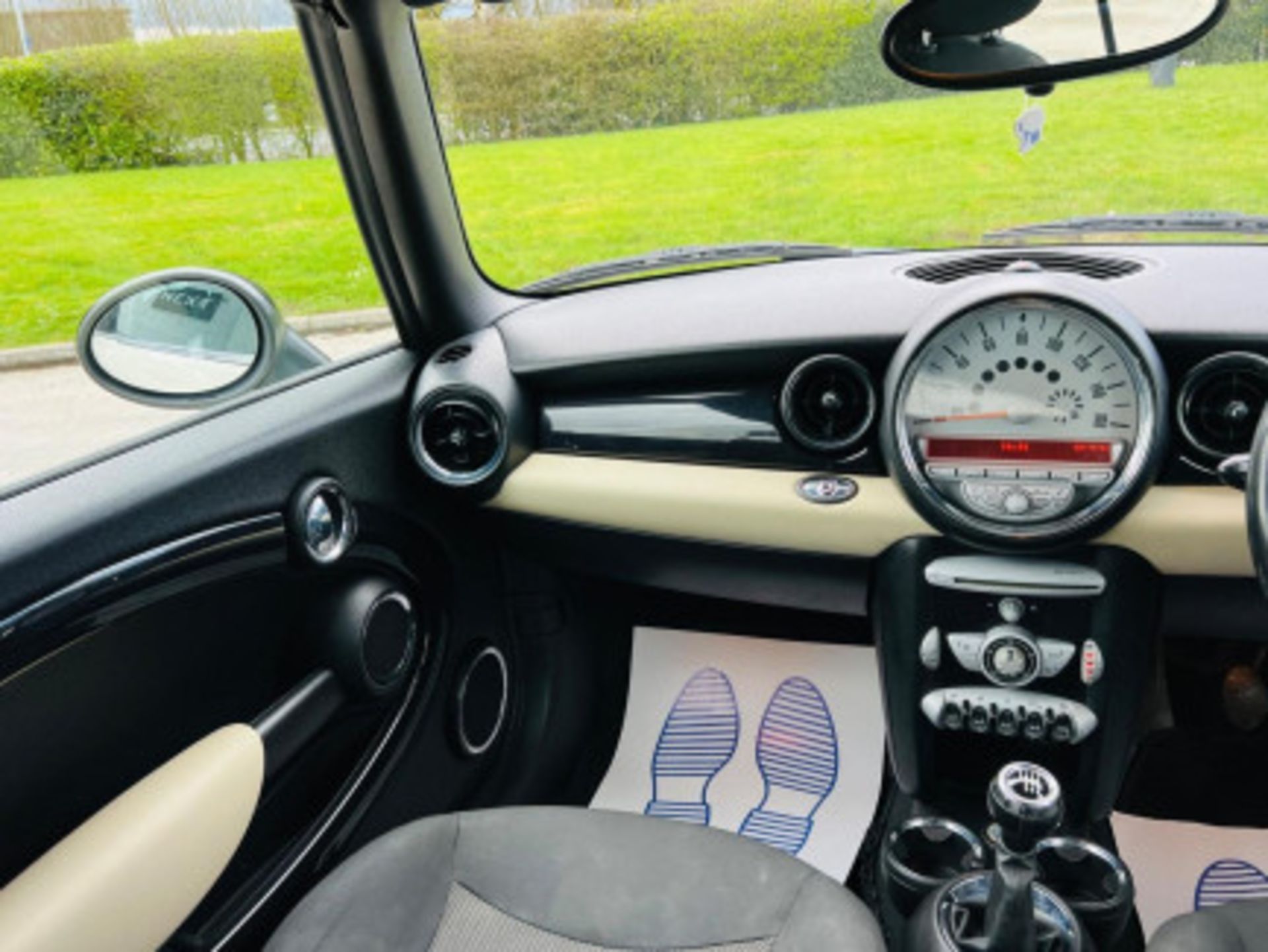 2010 MINI CONVERTIBLE ONE 1.6 - 92K MILES -WELL-MAINTAINED >--NO VAT ON HAMMER--<< - Bild 7 aus 95