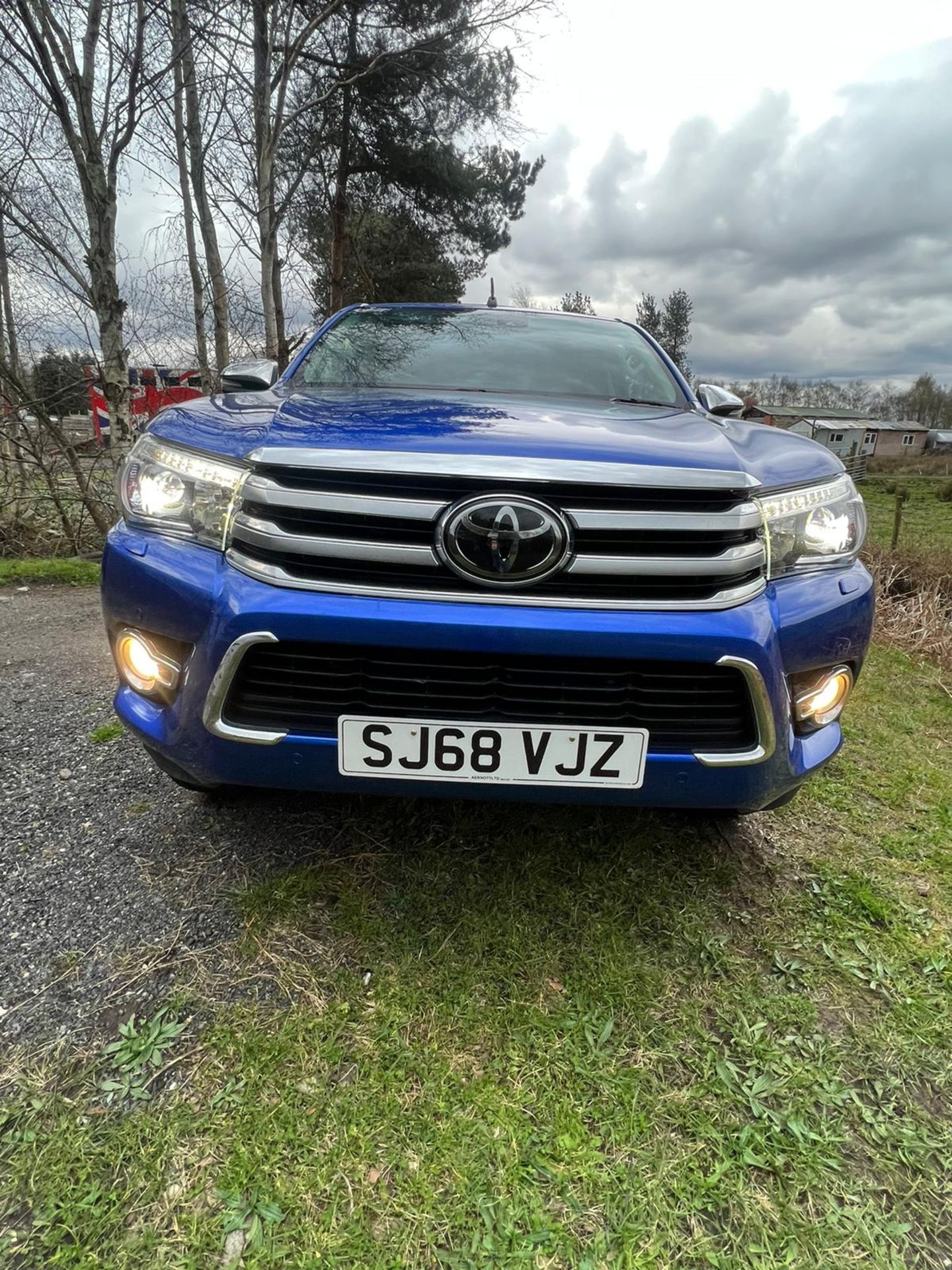 TOYOTA HILUX INVINCIBLE X AUTOMATIC 60K MILES - Image 2 of 15