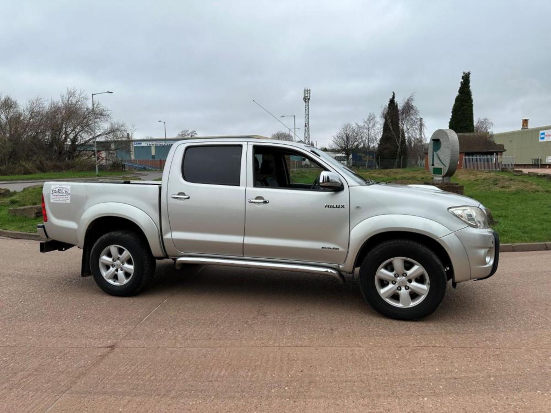 2011 TOYOTA HILUX INVINCIBLE D-4D 4X4 - Image 7 of 15