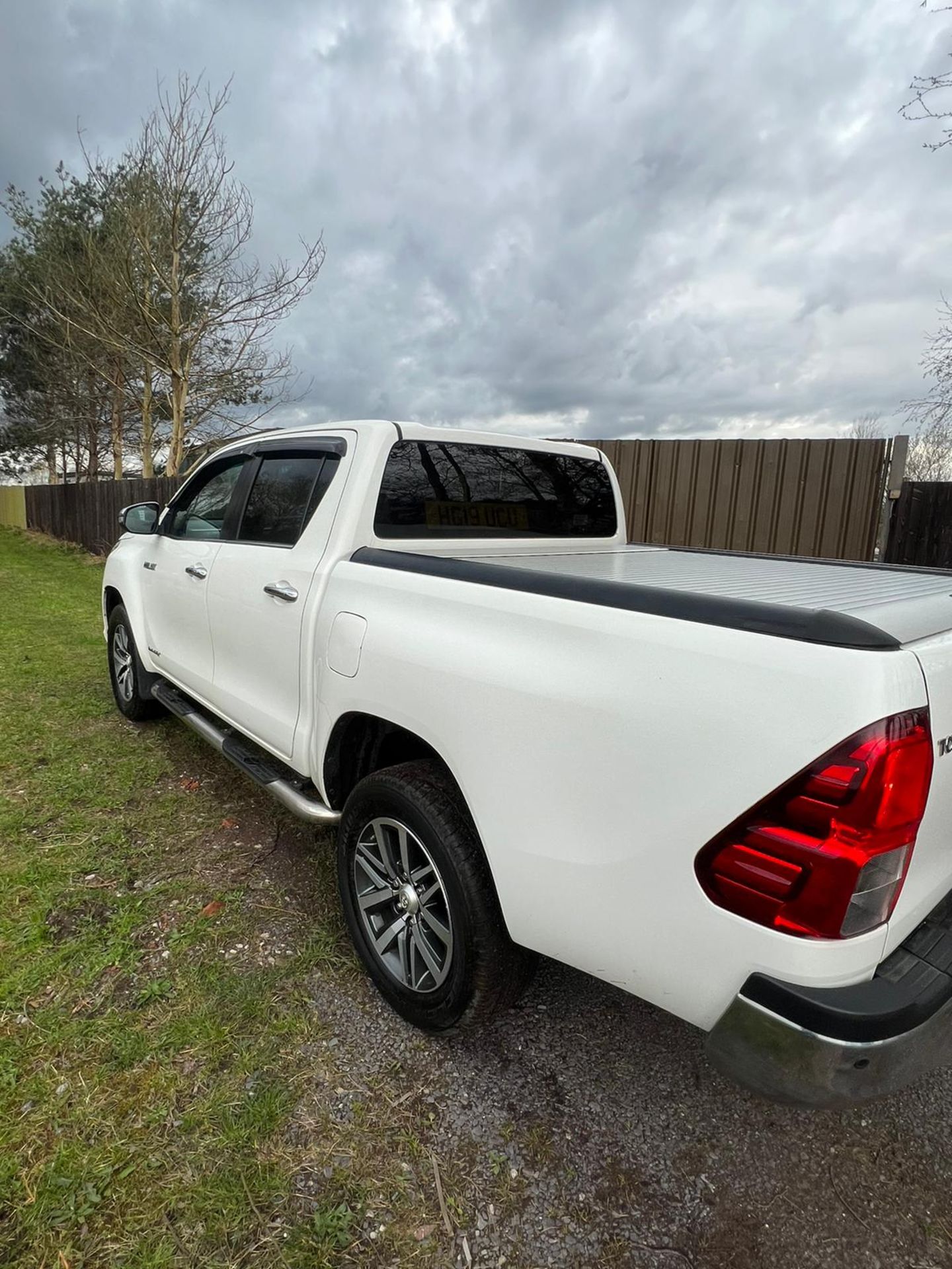 TOYOTA HILUX INVINCIBLE X AUTO LEATHER TOW BAR - Image 5 of 13