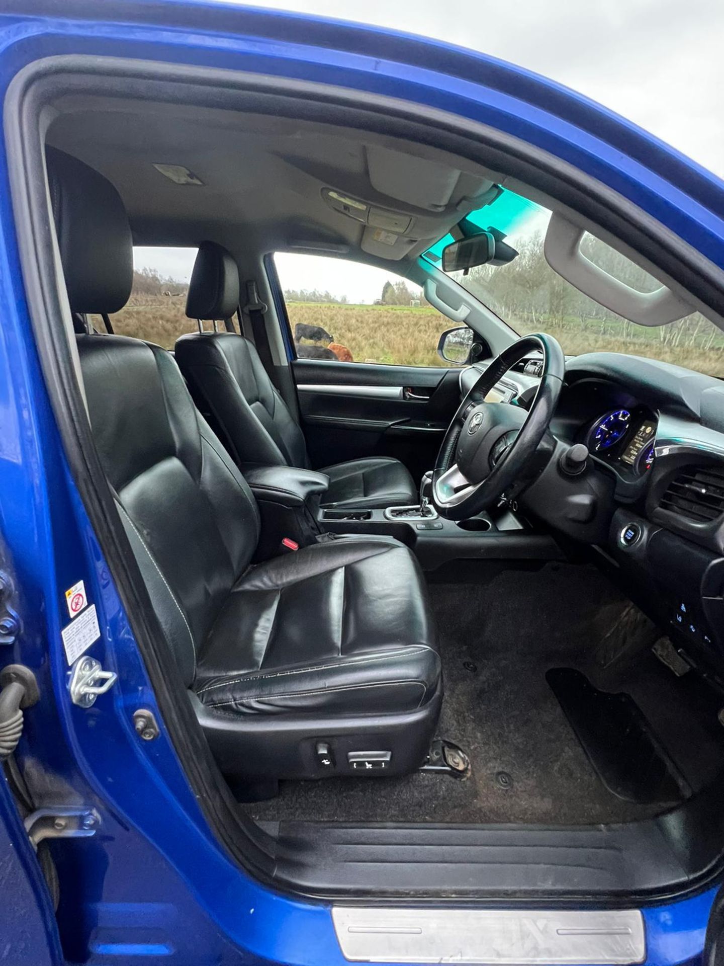 TOYOTA HILUX INVINCIBLE X AUTOMATIC 60K MILES - Image 9 of 15