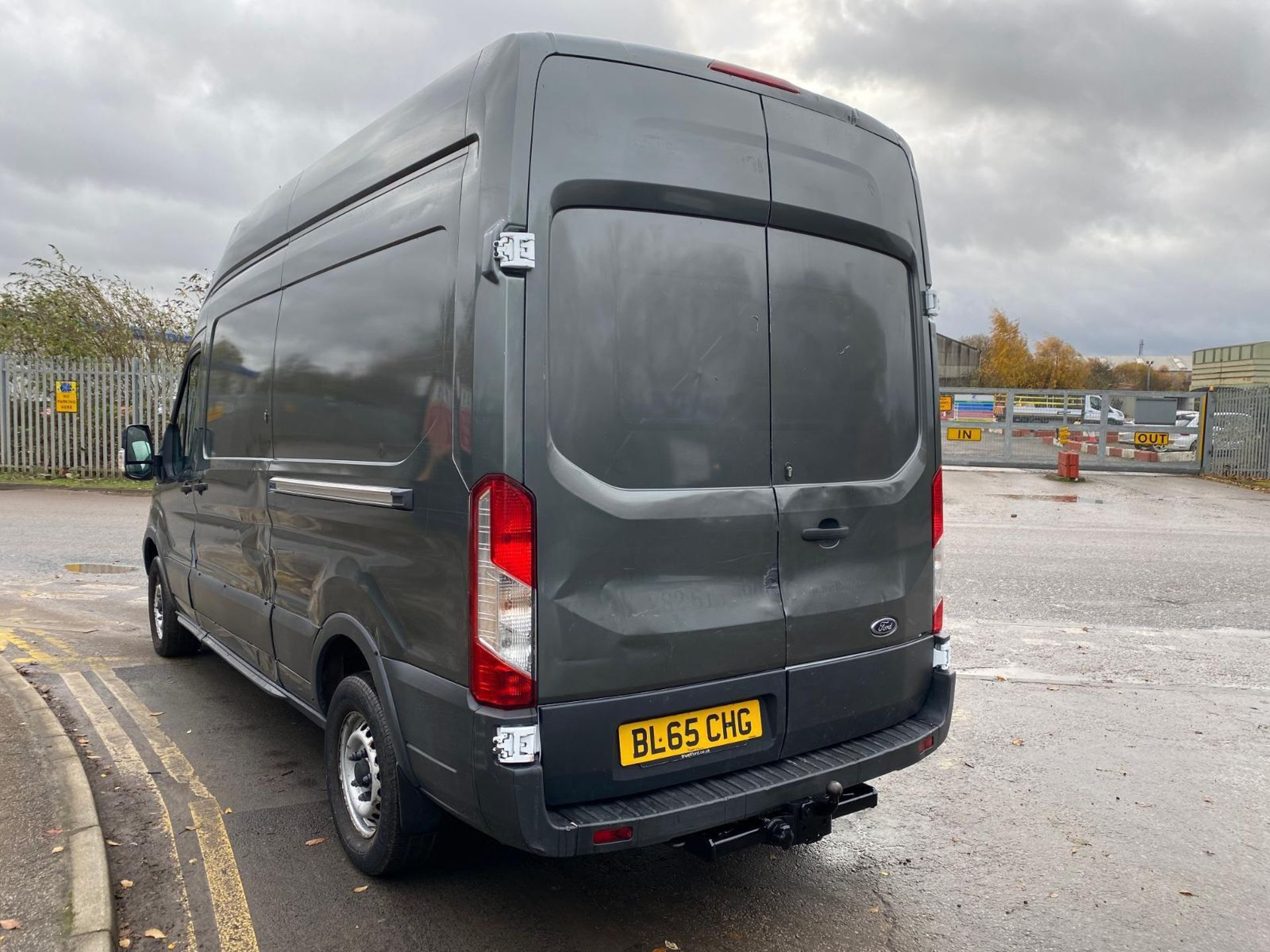 2015 FORD TRANSIT: SPACIOUS HIGH ROOF, 149K MILES, DIESEL >>--NO VAT ON HAMMER--<< - Image 10 of 14