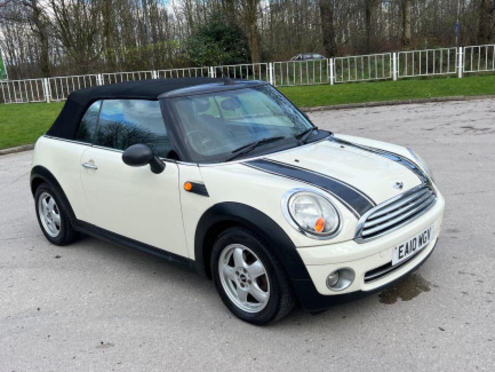 2010 MINI CONVERTIBLE ONE 1.6 - 92K MILES -WELL-MAINTAINED >--NO VAT ON HAMMER--<< - Image 25 of 95