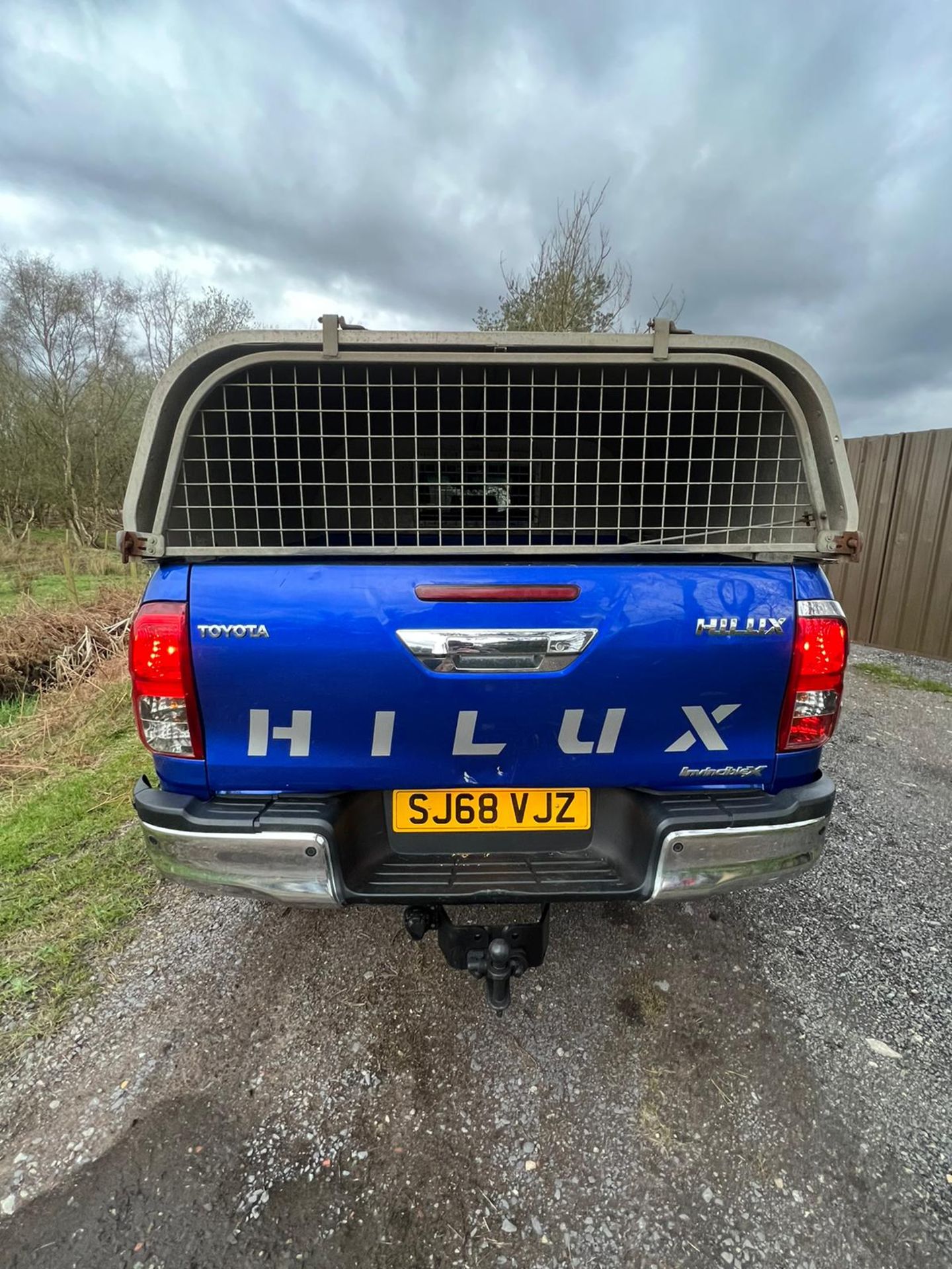 TOYOTA HILUX INVINCIBLE X AUTOMATIC 60K MILES - Image 13 of 15