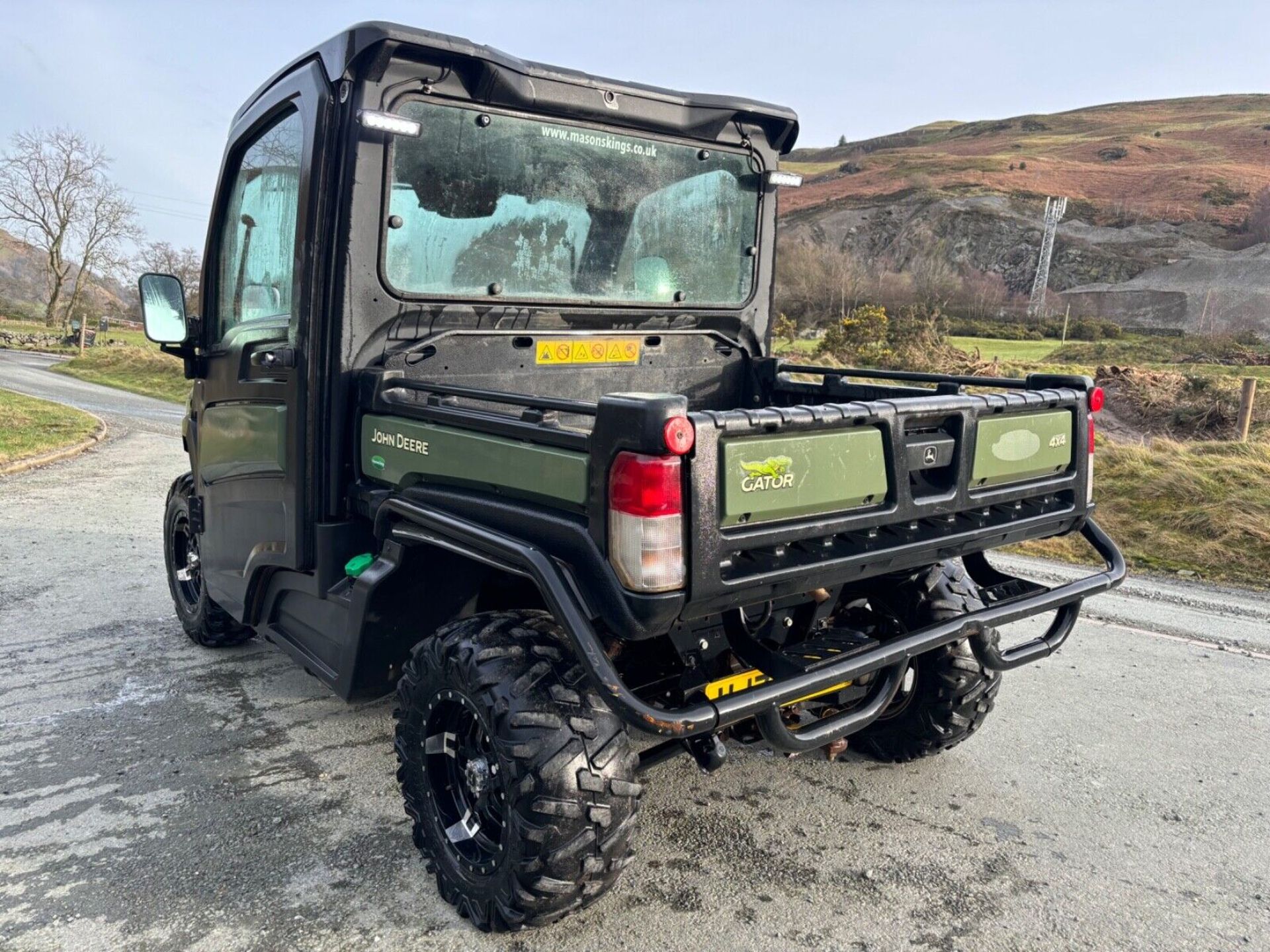 2022 JOHN DEERE GATOR 865M IS TOP OF THE RANGE - Image 12 of 14