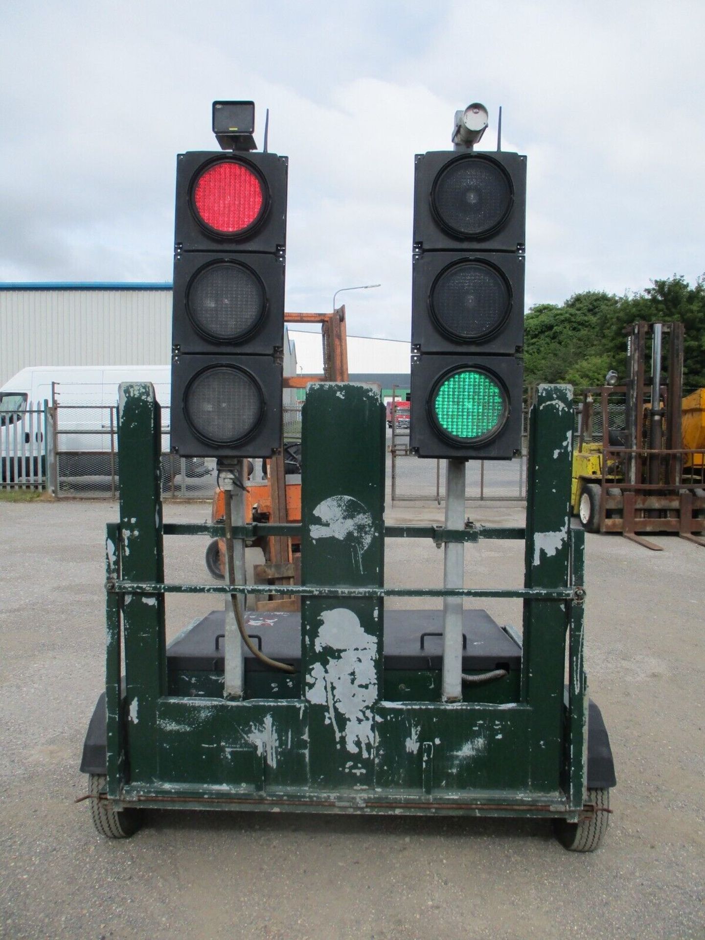 SRL 2 WAY TRAFFIC LIGHTS - Image 5 of 8