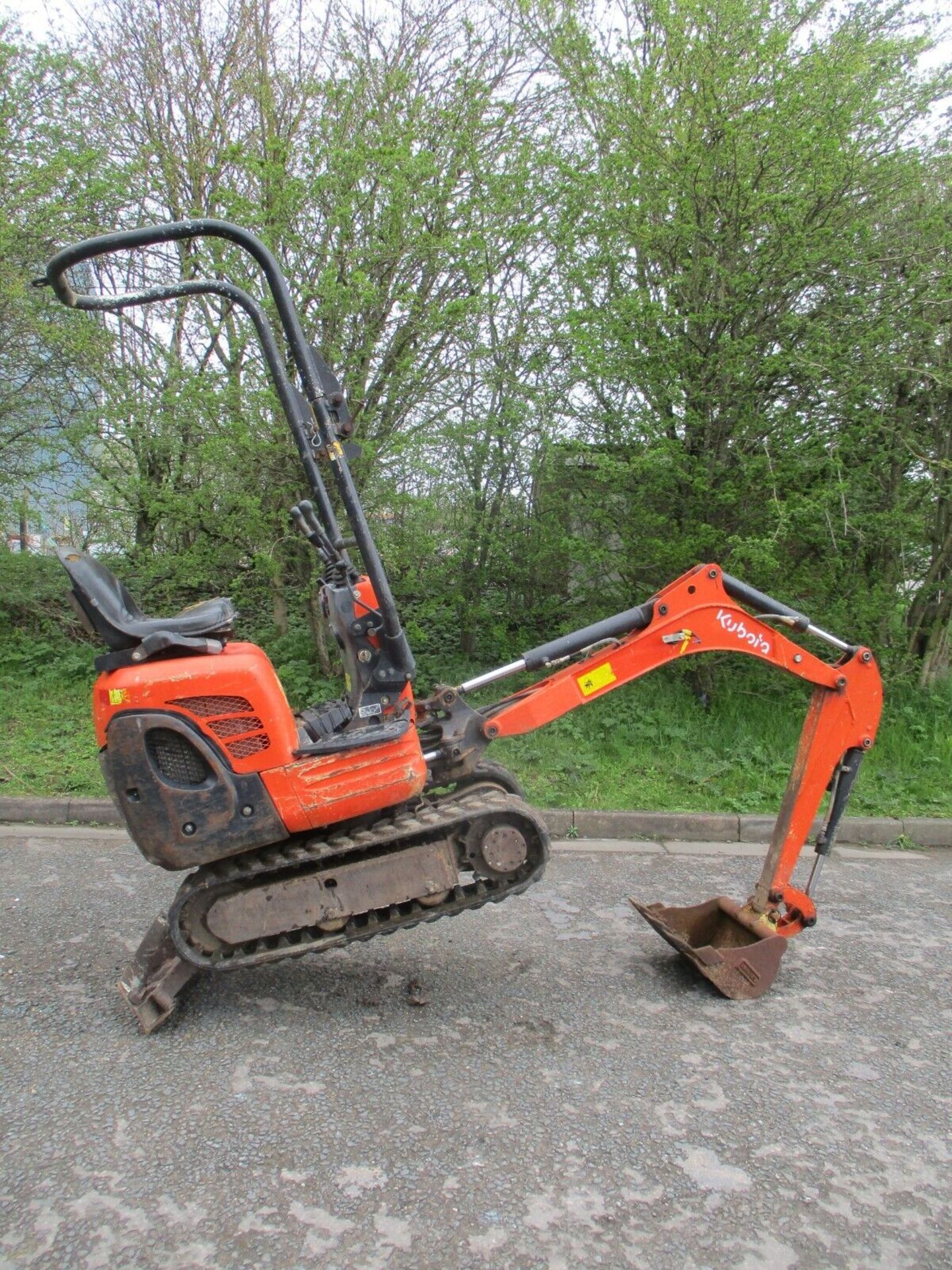 KUBOTA K008 EXCAVATOR YEAR 2014 WEIGHS ABOUT 80 - Image 7 of 9