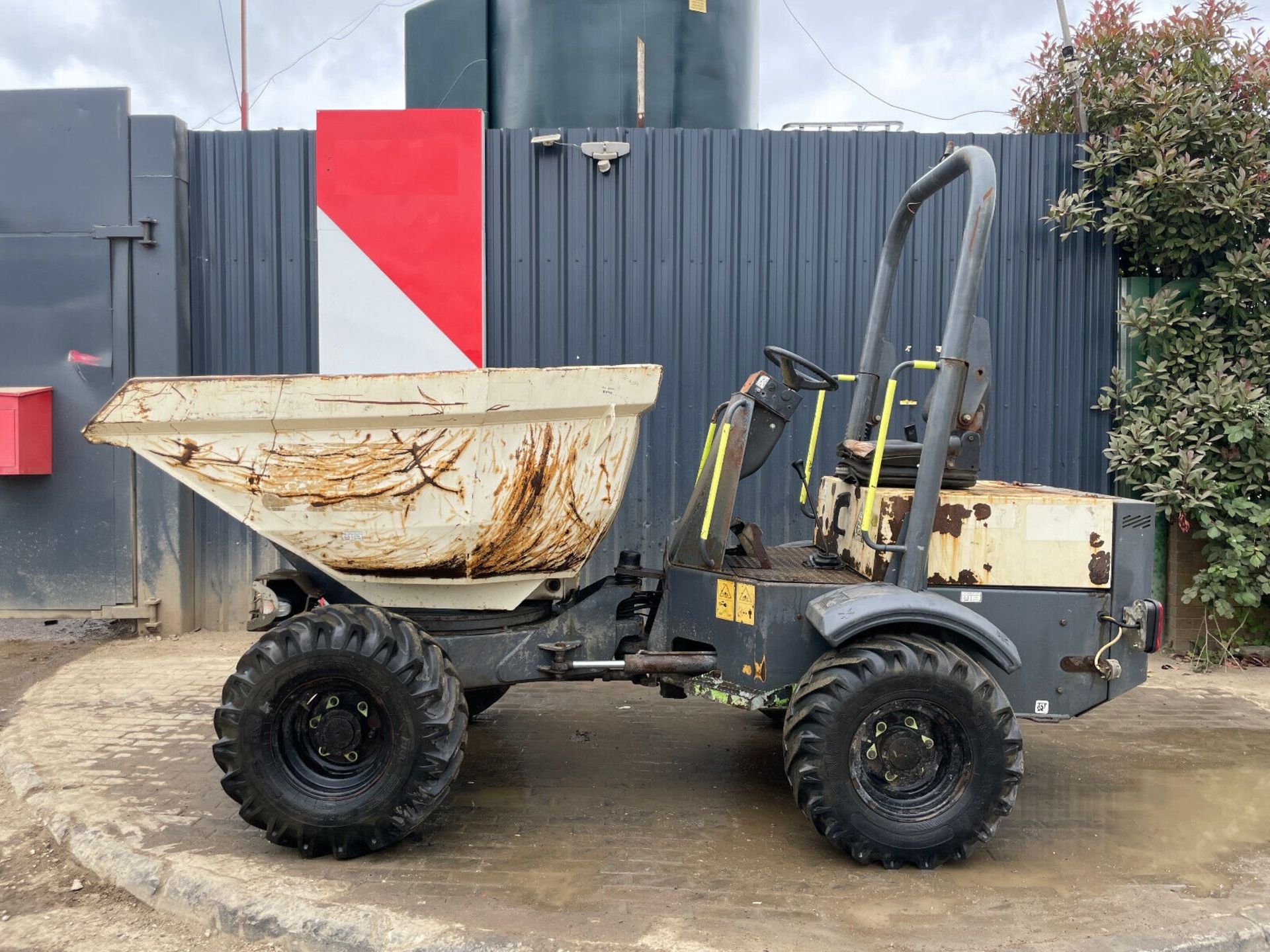 ROAD WARRIOR: ROTOMAX 4X4 EXCELS WITH 3000 KG PAYLOAD - Bild 5 aus 11