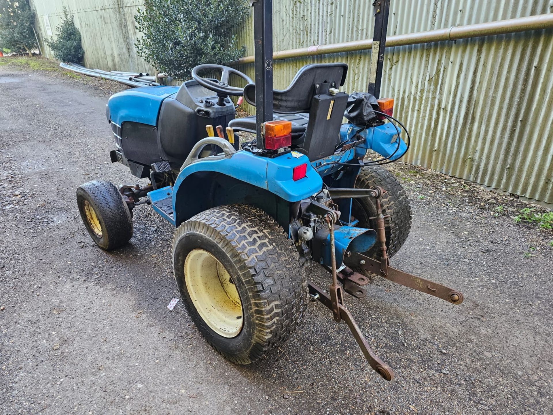 4X4 NEW HOLLAND TC210 RUNS AND DRIVES - Image 3 of 4