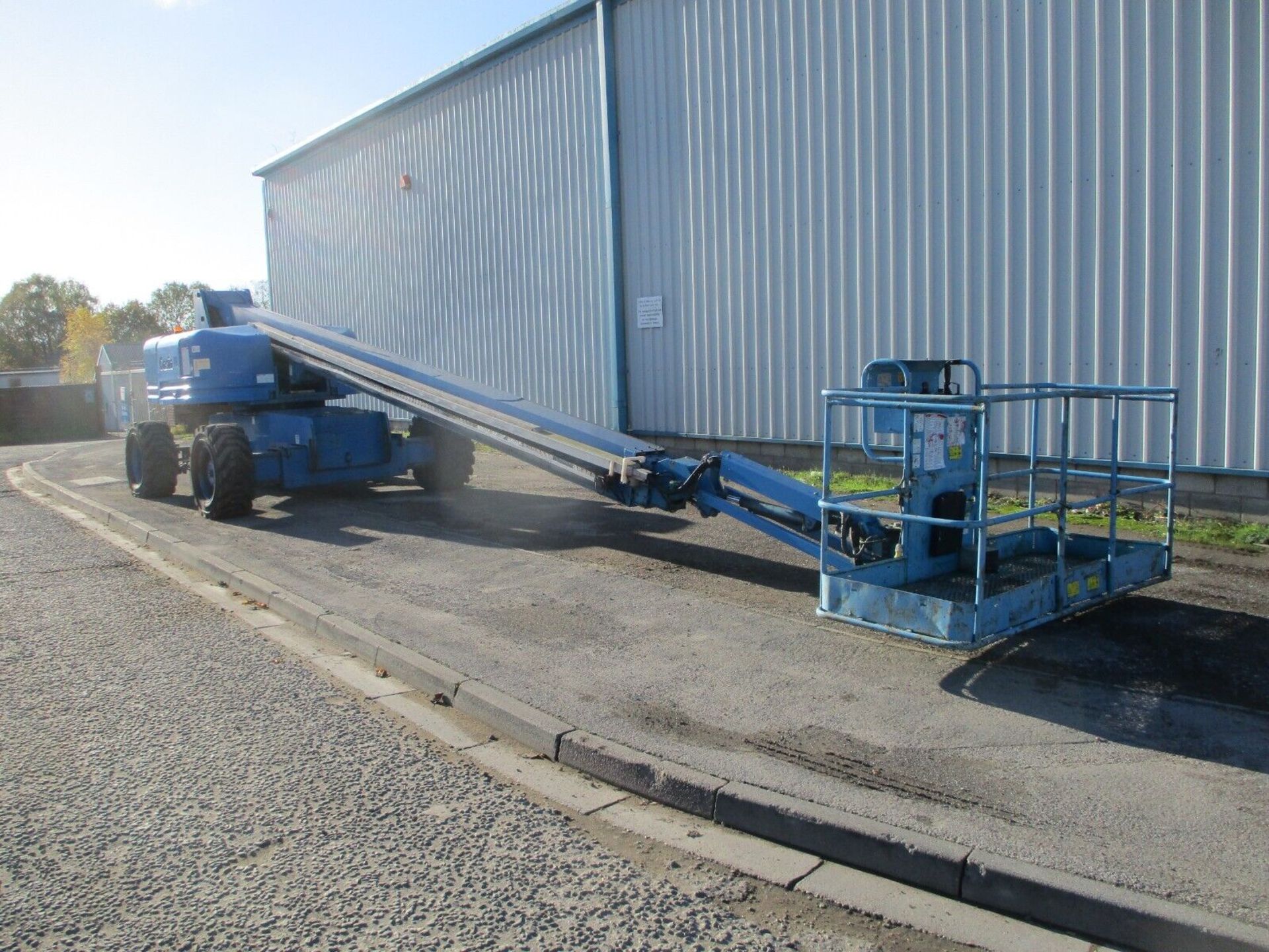 GENIE S85: SOARING HEIGHTS WITH 27.9M CHERRY PICKER - Image 3 of 13