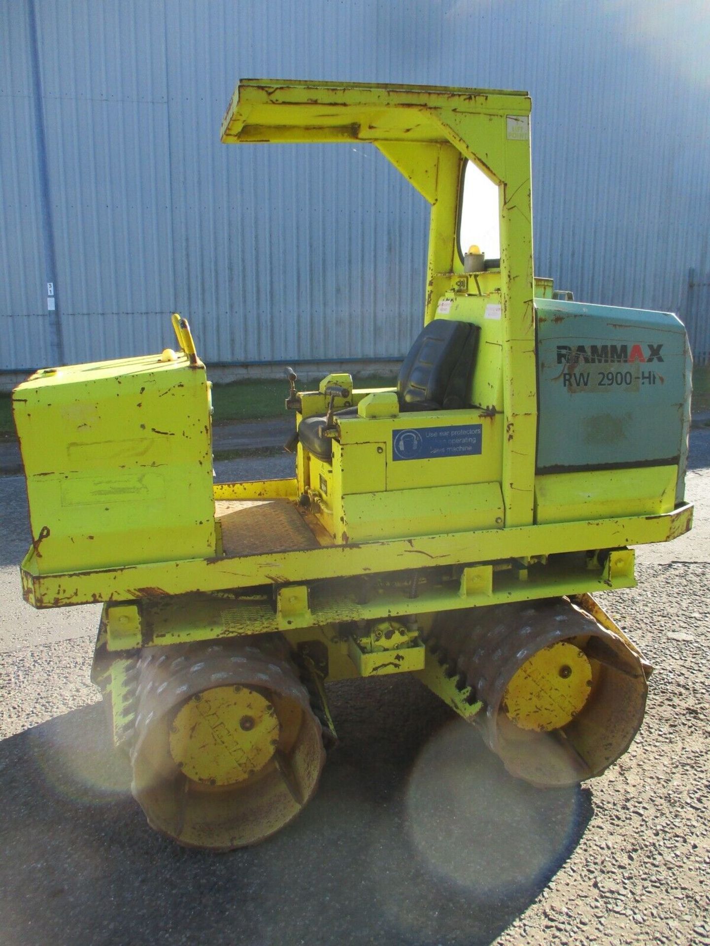 RAMMAX RW2900 TRENCH ROLLER - Image 4 of 13