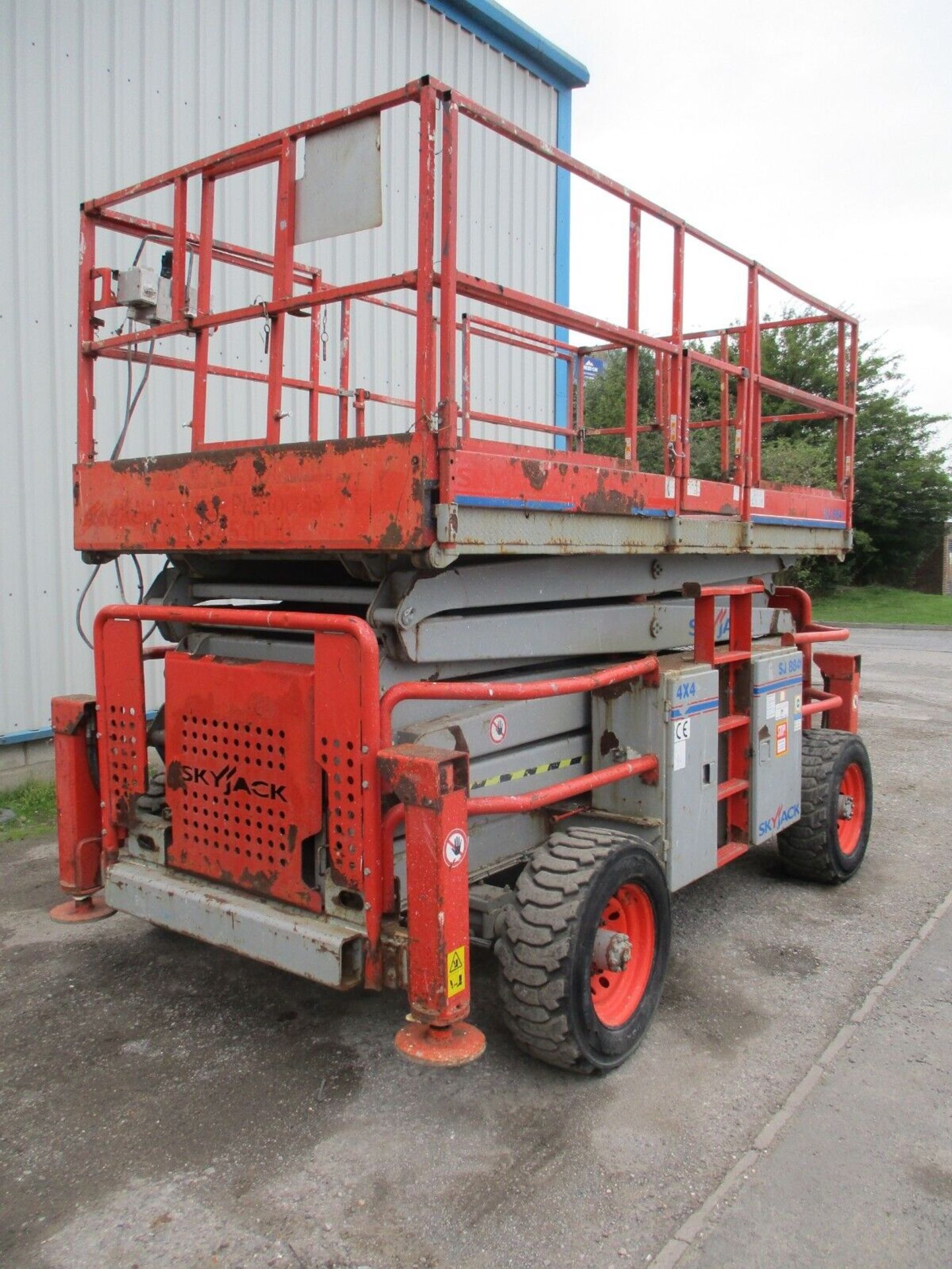 SKYJACK SJ8841 SCISSOR LIFT YEAR 2012 - Image 3 of 9