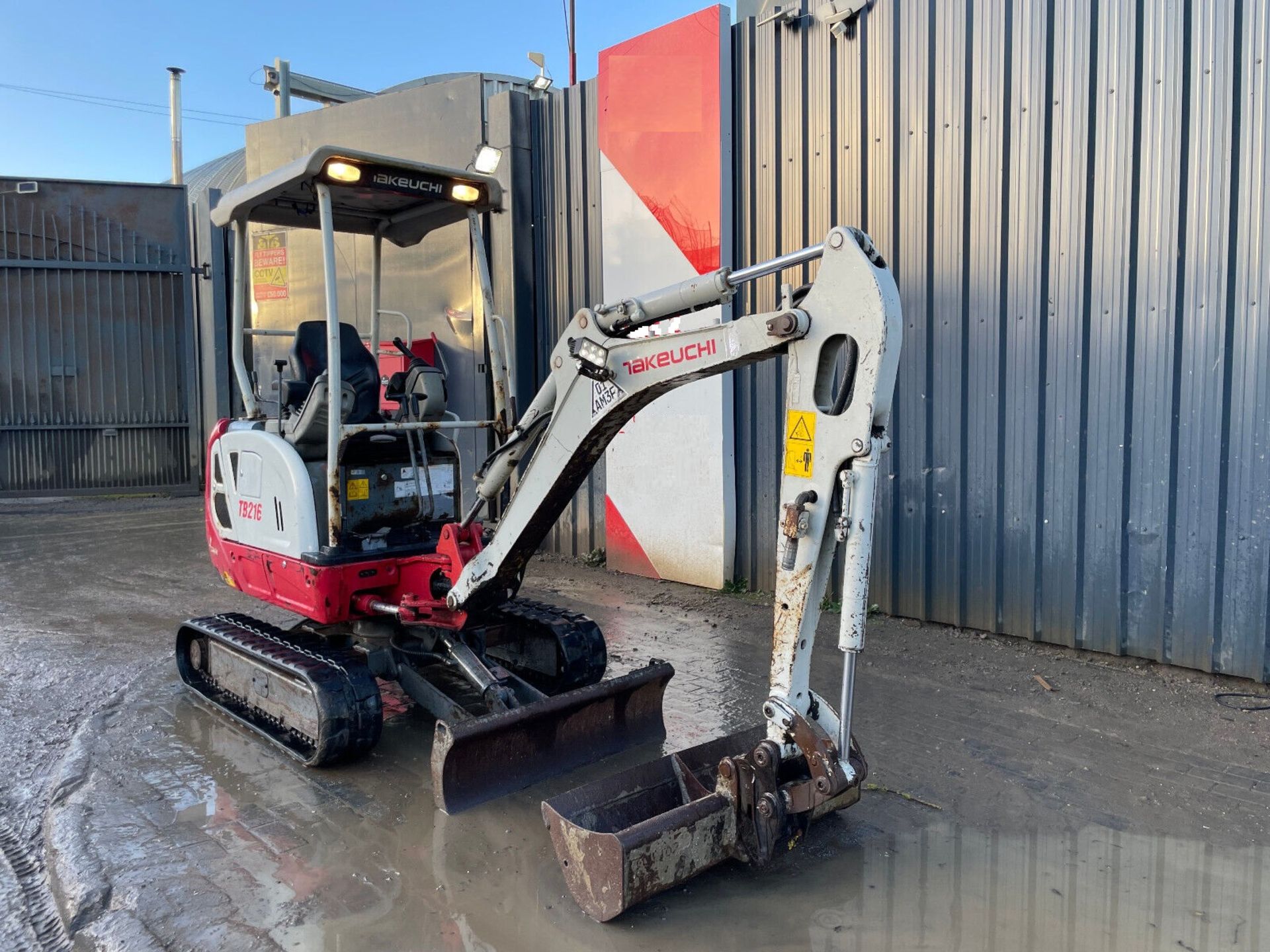 2015 TAKEUCHI TB216: UNLEASHING PRECISION WITH 1910 PROVEN HOURS - Image 10 of 12